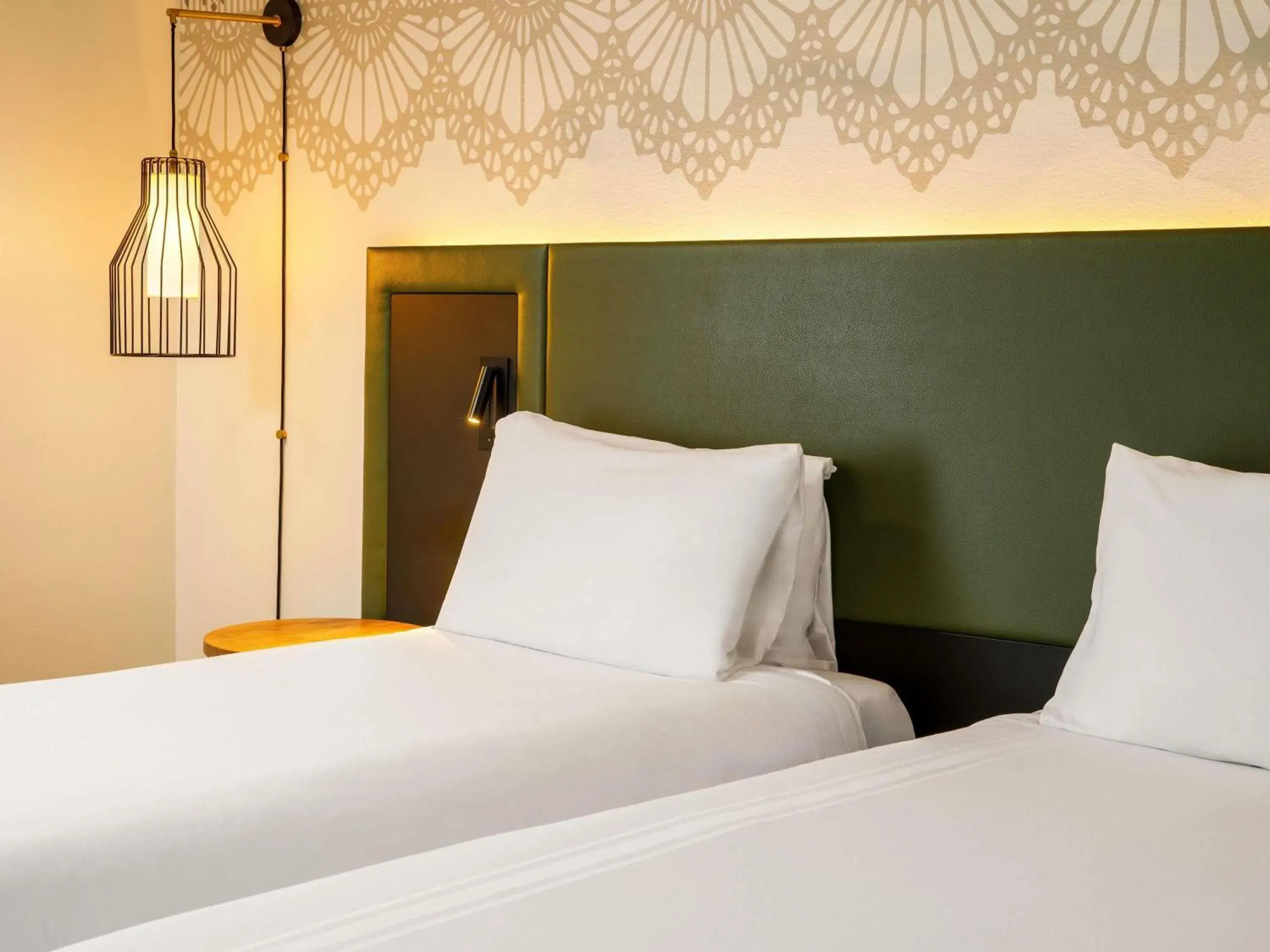 Bedroom, Bed in Mercure Nottingham Sherwood Bedroom, Bed in Mercure Nottingham Sherwood