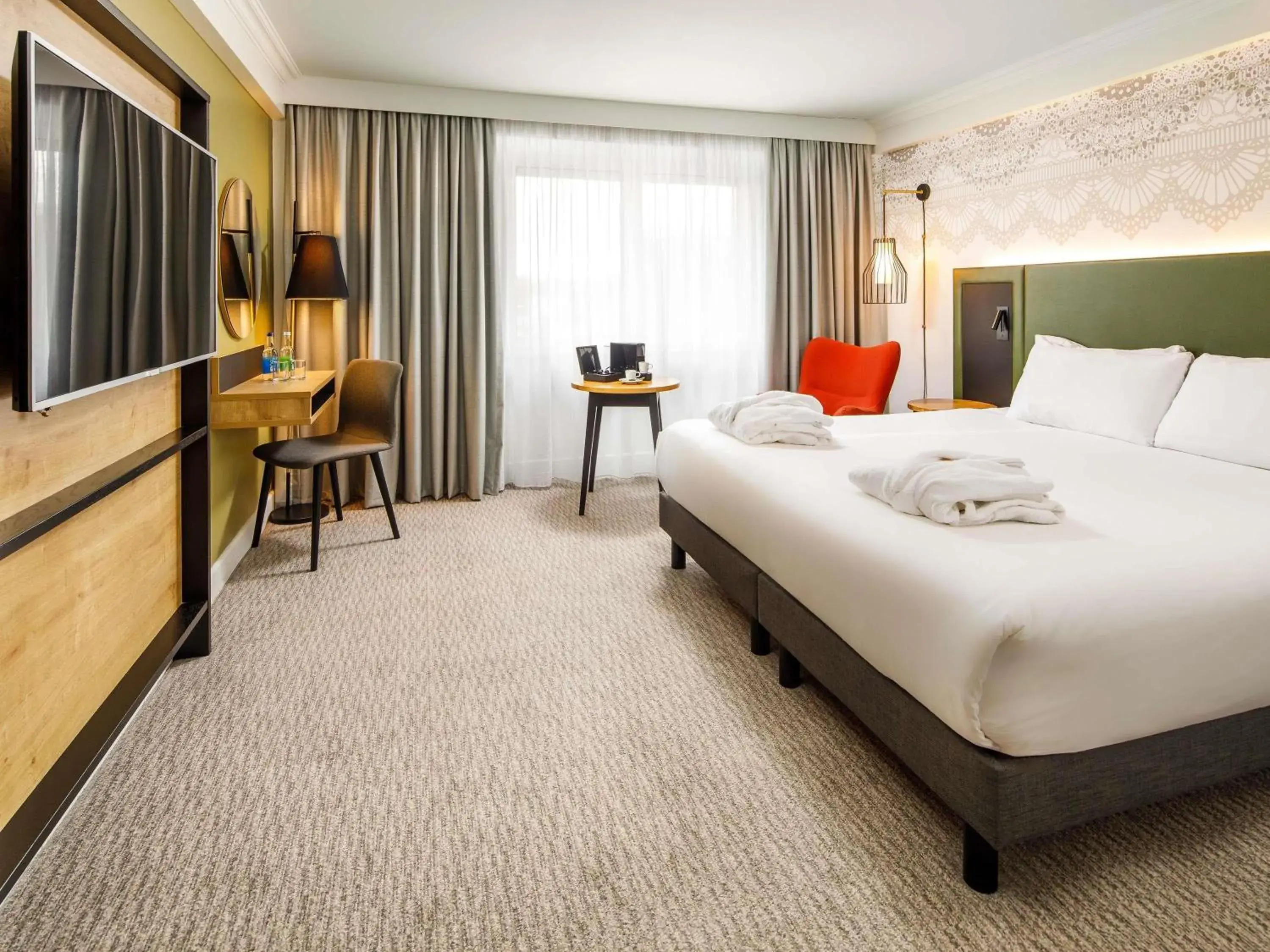 Bedroom, Bed in Mercure Nottingham Sherwood Bedroom, Bed in Mercure Nottingham Sherwood