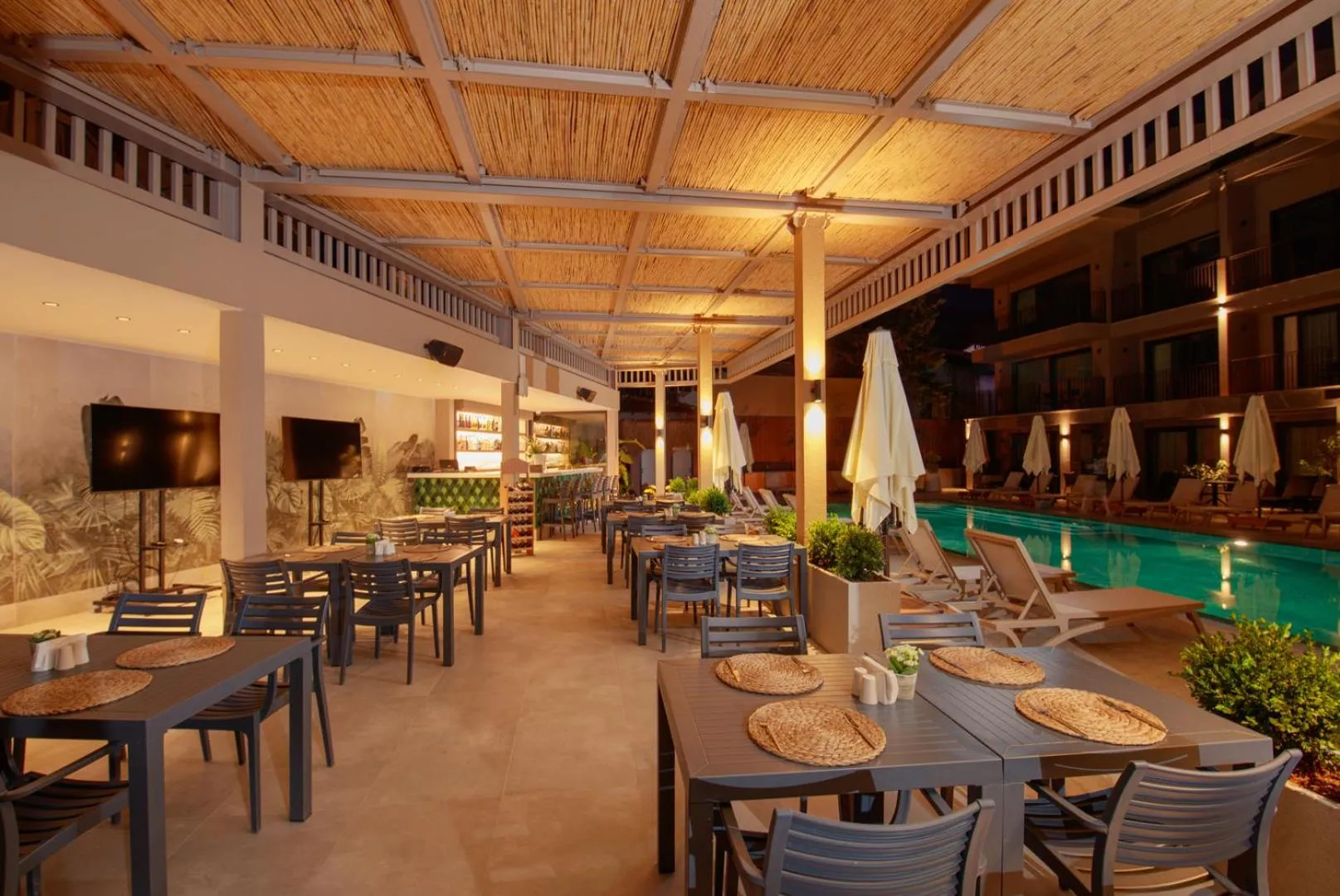 Restaurant/places to eat in Casa Lumar Luxury Lodging- Adult Only