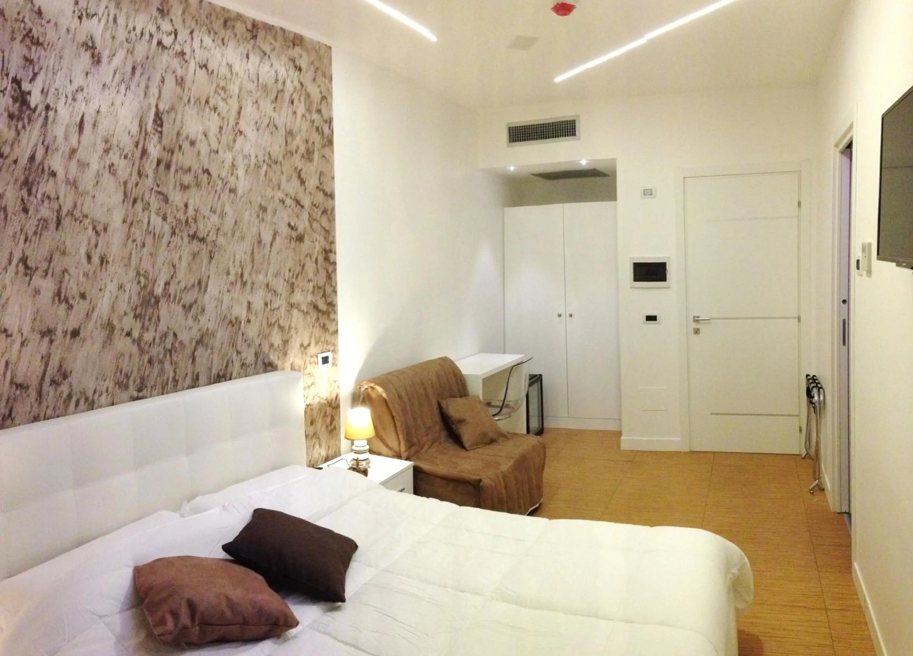 Photo of the whole room, Bed in Valle Aurelia House