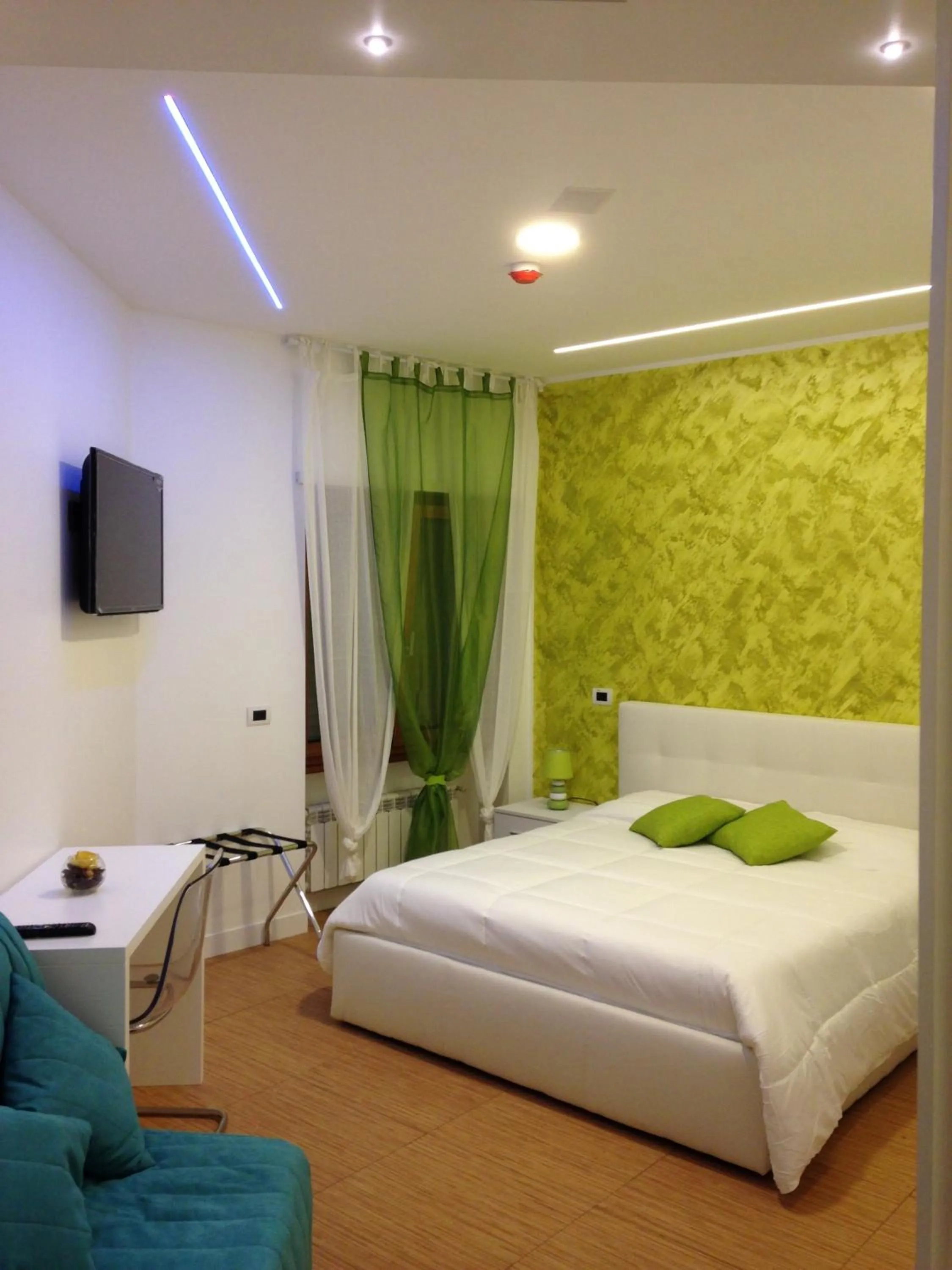 Photo of the whole room, Bed in Valle Aurelia House