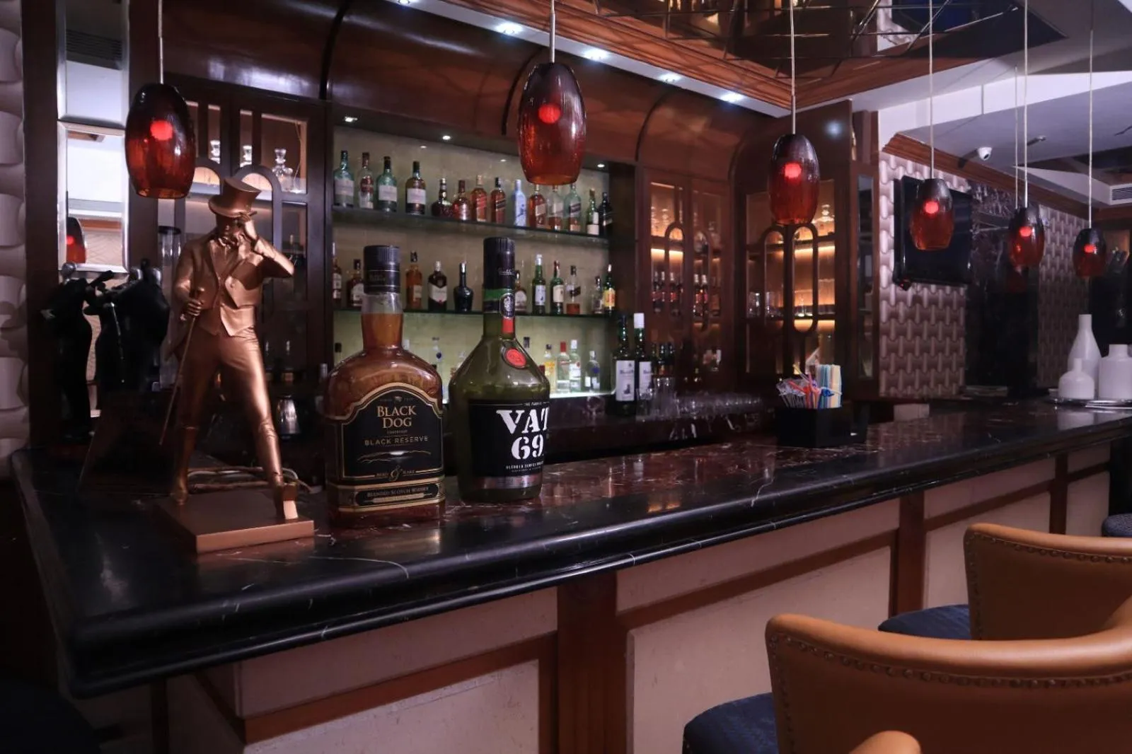 Restaurant/places to eat in De Sovrani