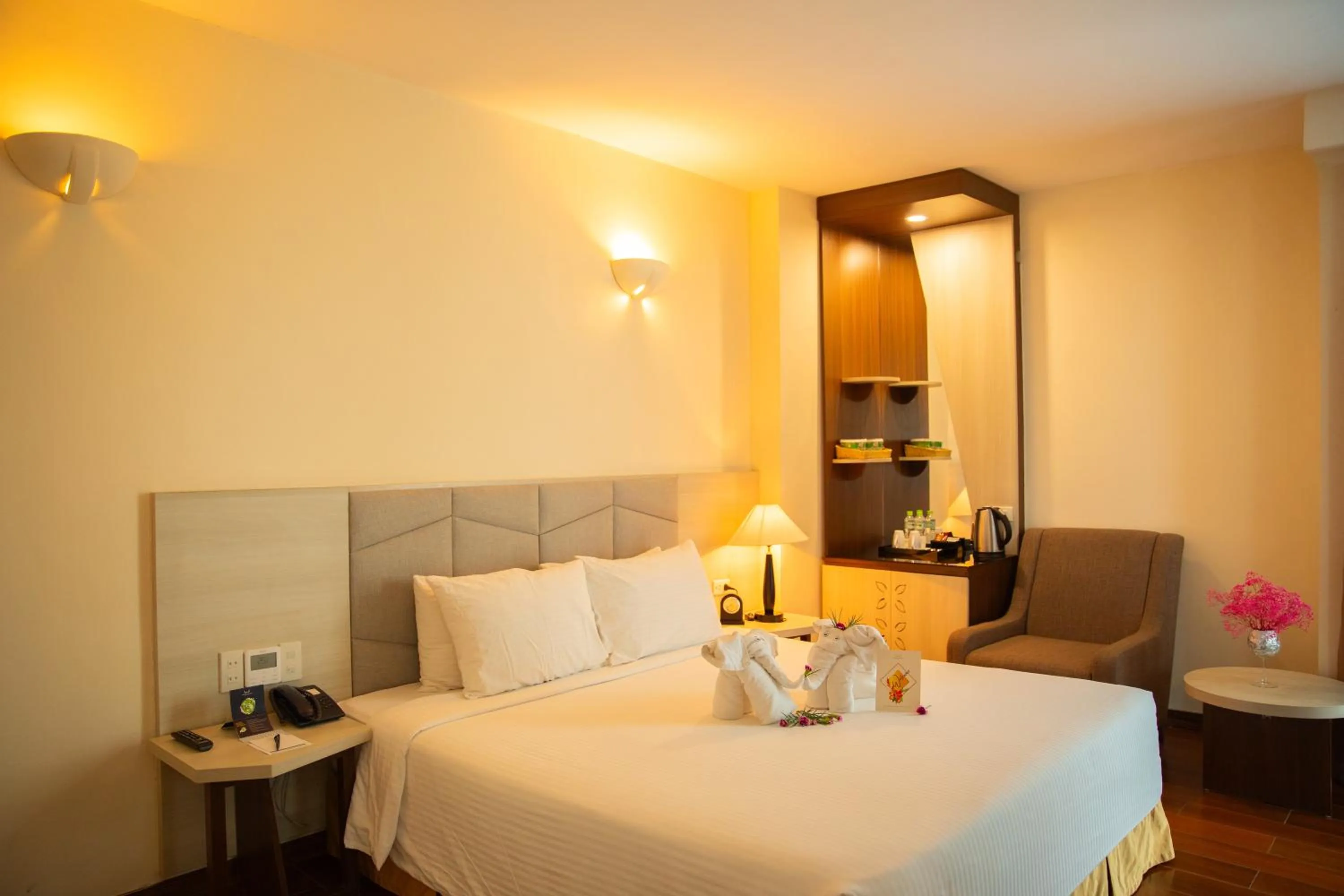 Bedroom, Bed in Muong Thanh Dien Chau Hotel