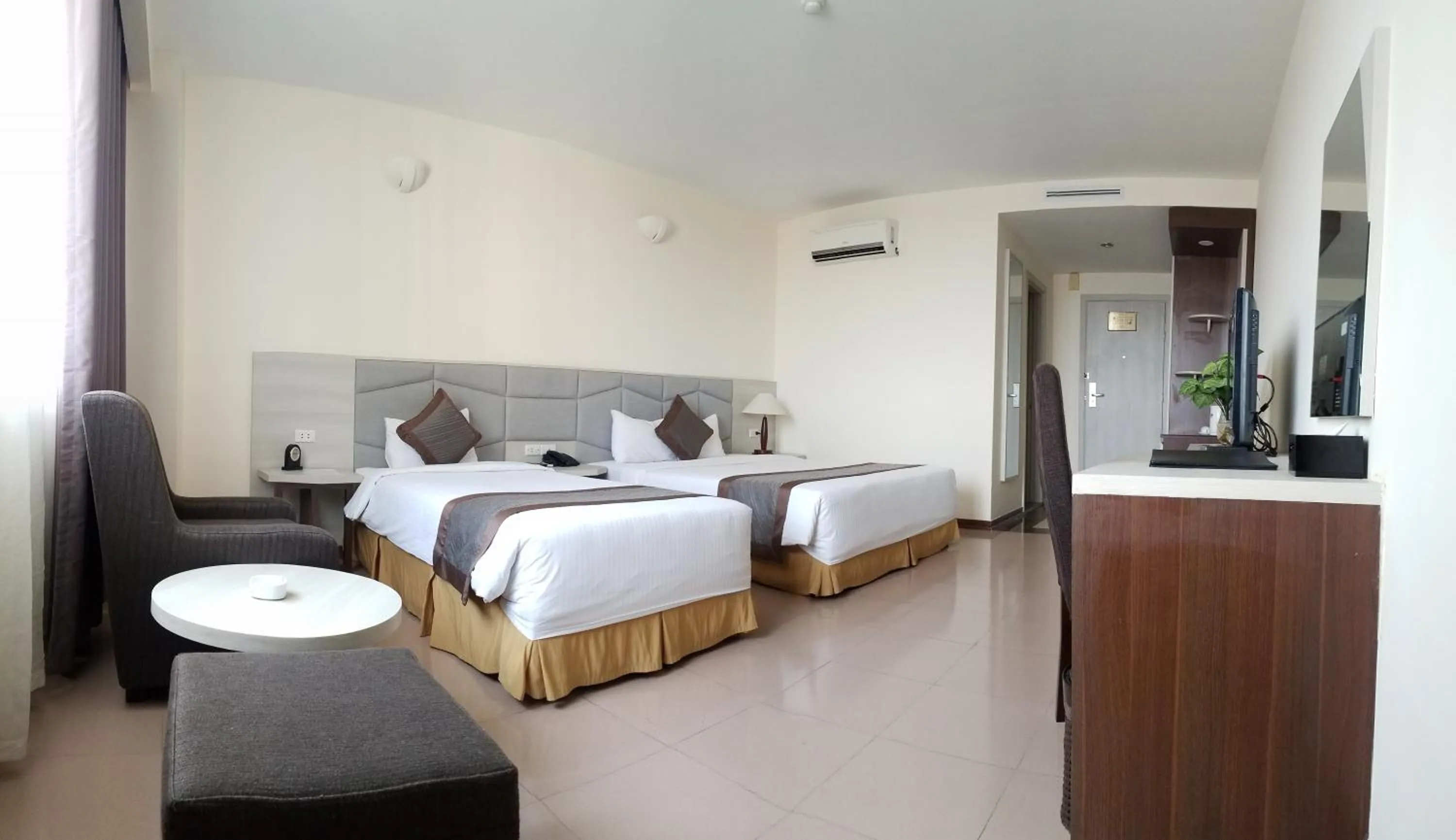 Photo of the whole room, Bed in Muong Thanh Dien Chau Hotel
