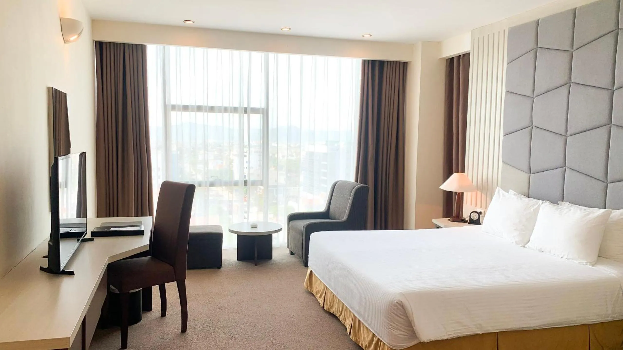 Photo of the whole room, Bed in Muong Thanh Dien Chau Hotel