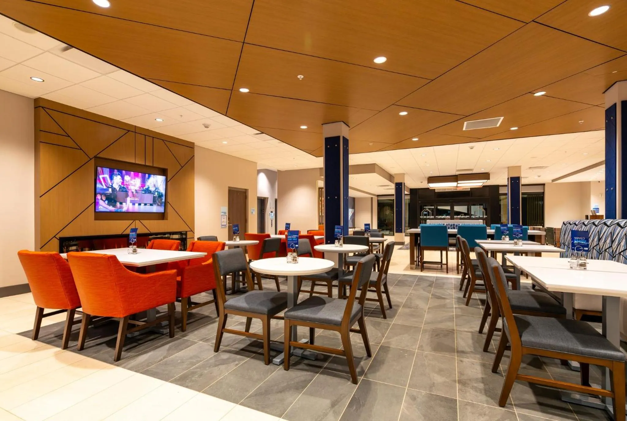 Breakfast in Holiday Inn Express & Suites Murfreesboro West by IHG