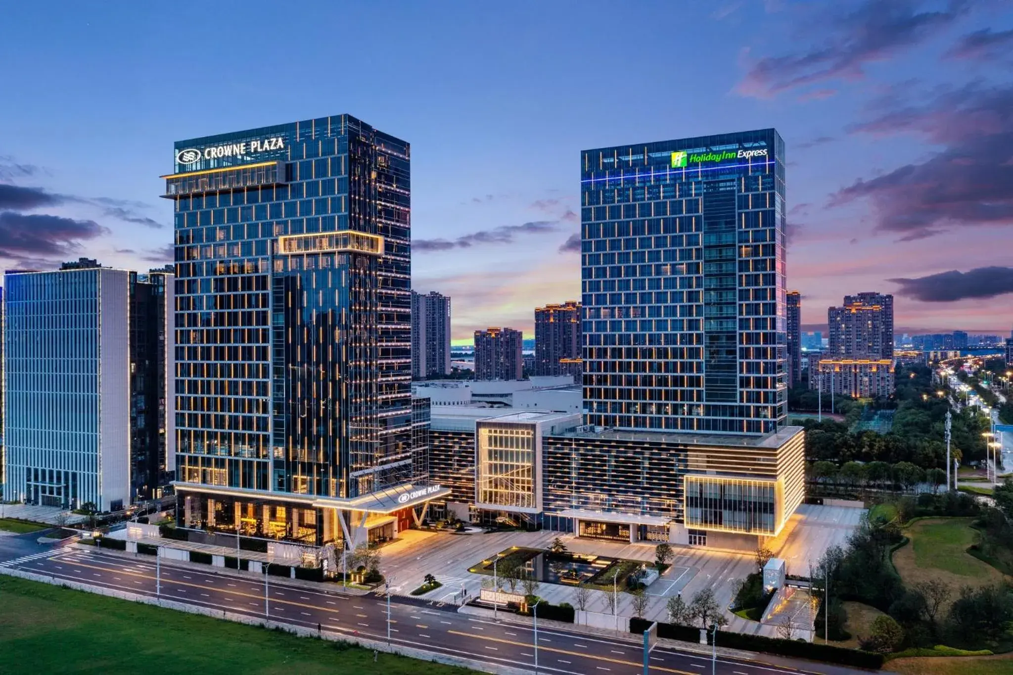 Property building in Holiday Inn Express Suzhou East Taihu by IHG Property building in Holiday Inn Express Suzhou East Taihu by IHG