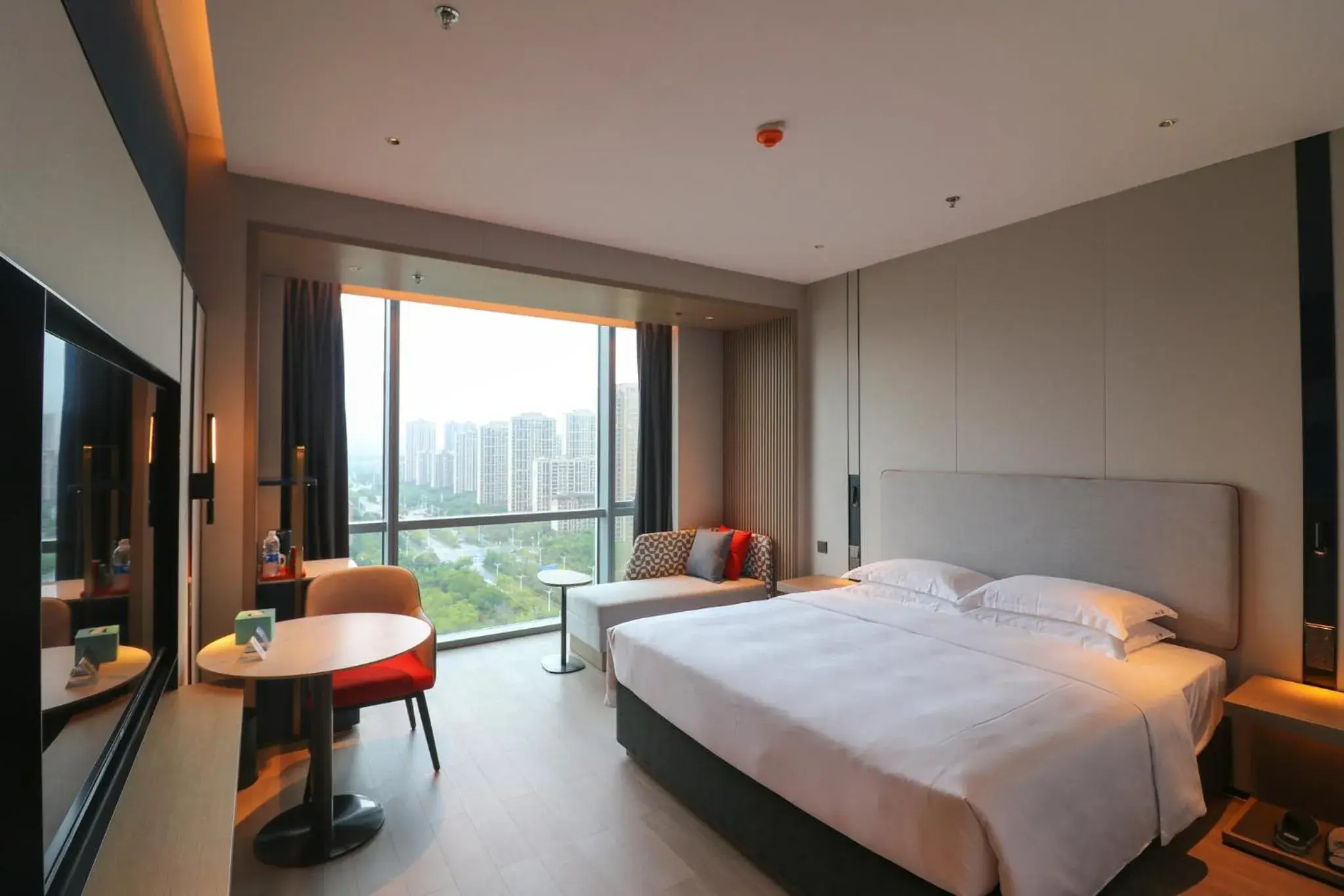 Photo of the whole room, Bed in Holiday Inn Express Suzhou East Taihu by IHG Photo of the whole room, Bed in Holiday Inn Express Suzhou East Taihu by IHG
