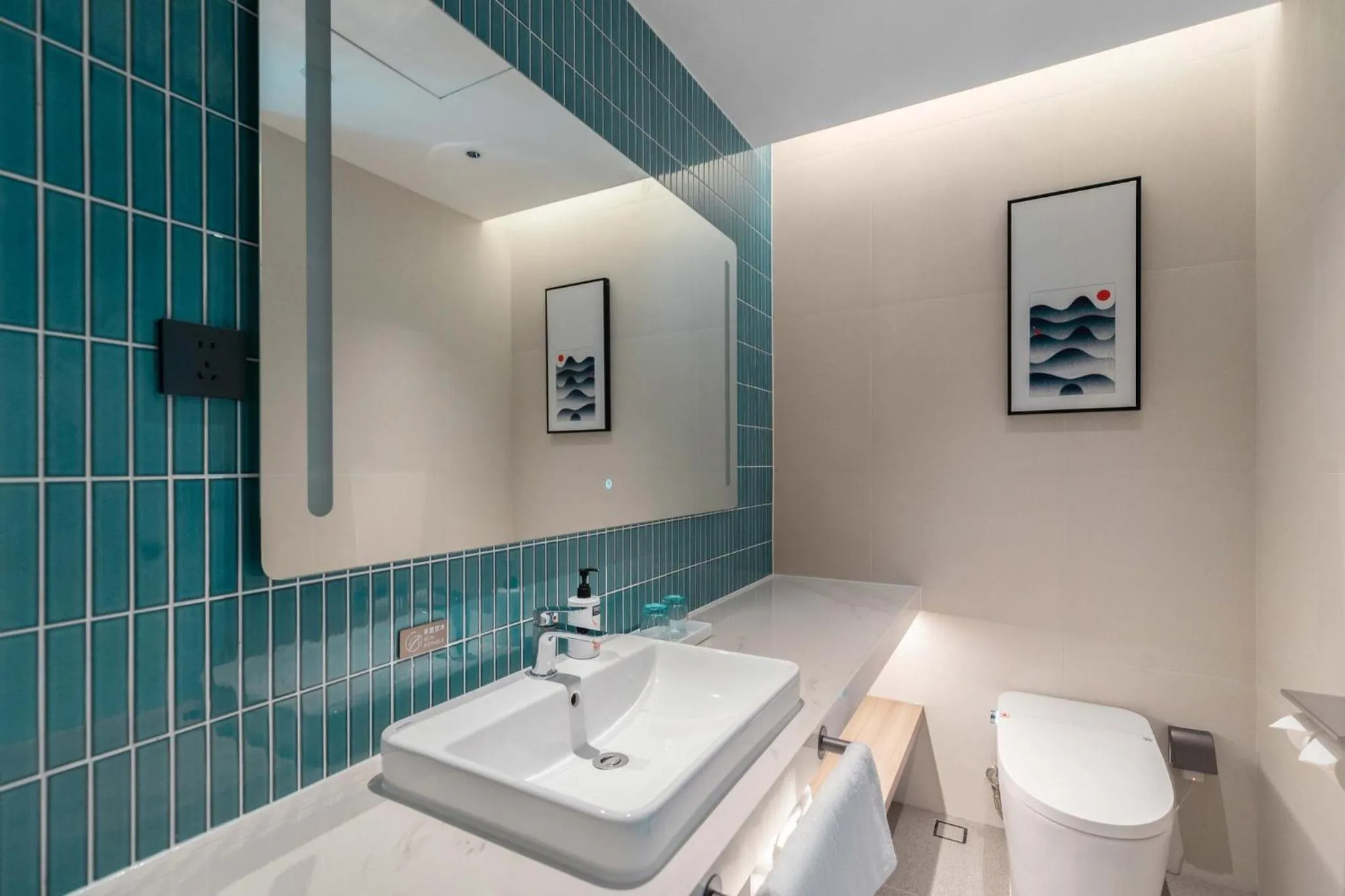 Photo of the whole room in Holiday Inn Express Hangzhou Jiangnan by IHG