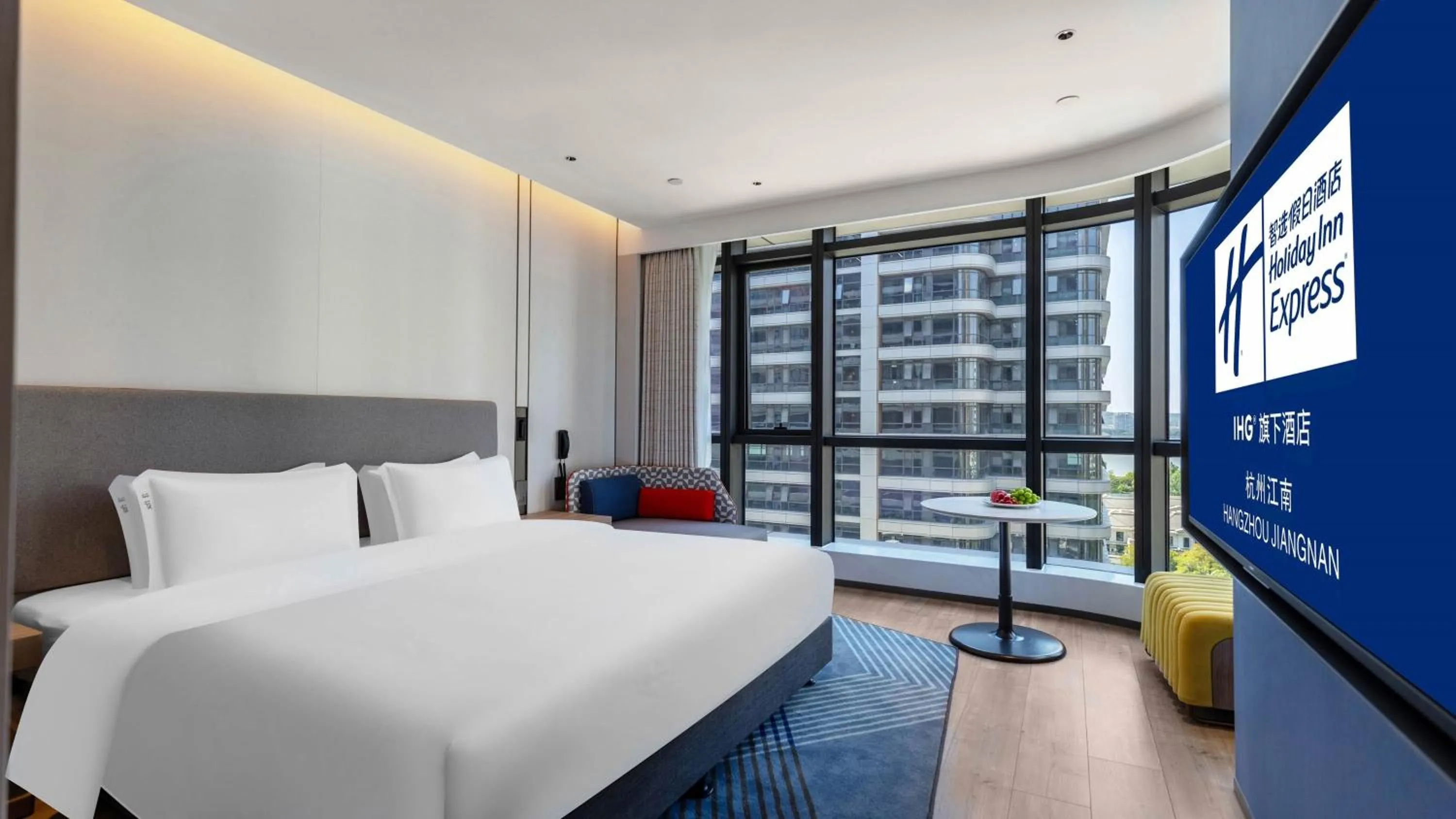 Photo of the whole room, Bed in Holiday Inn Express Hangzhou Jiangnan by IHG