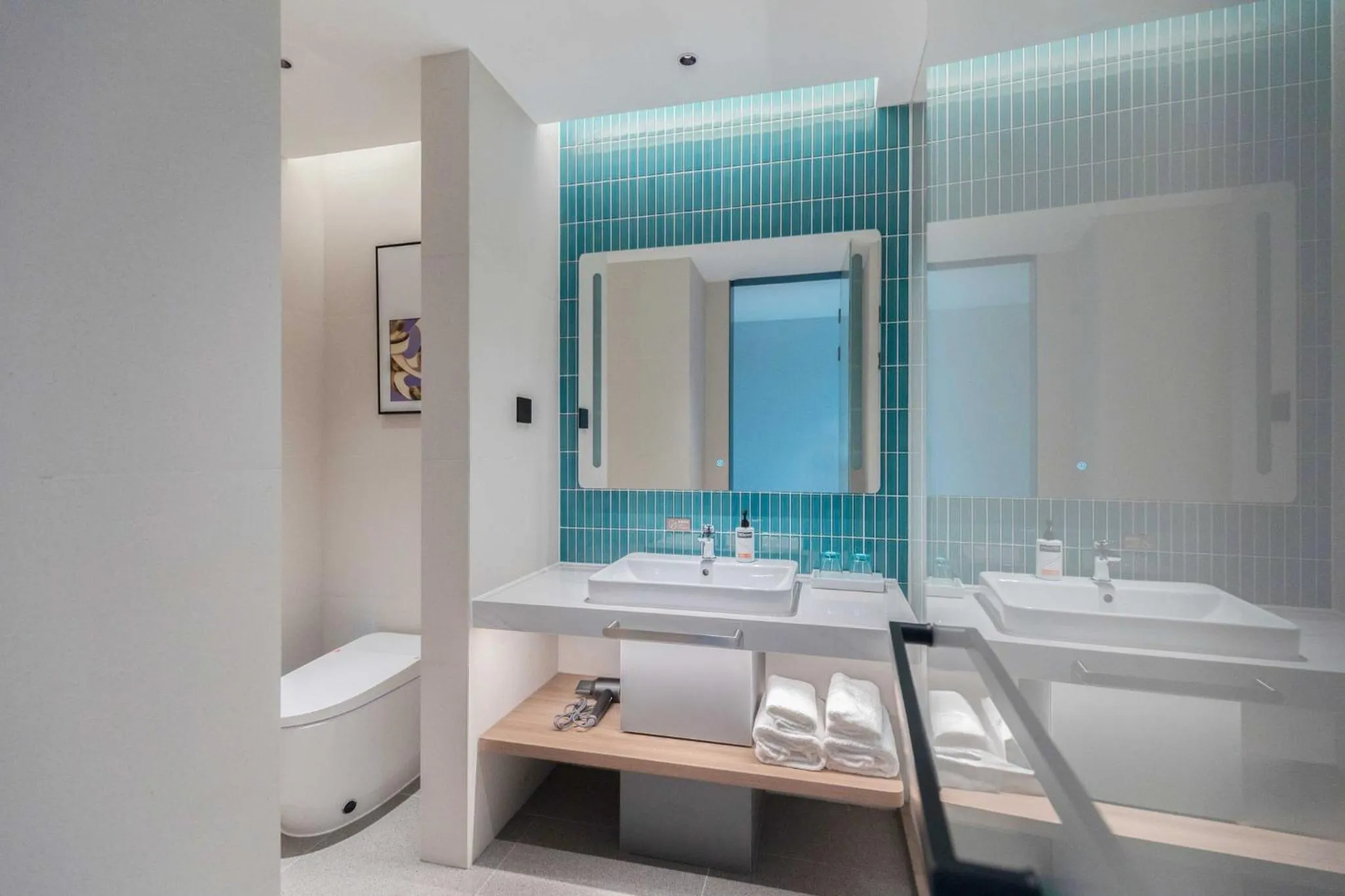 Photo of the whole room in Holiday Inn Express Hangzhou Jiangnan by IHG