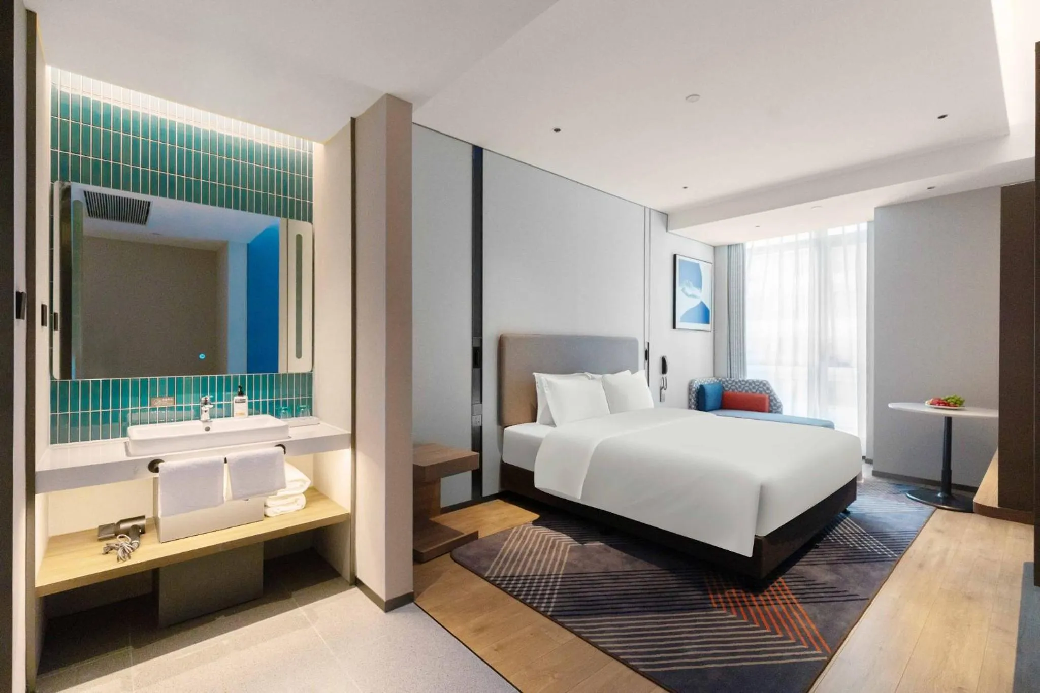 Photo of the whole room, Bed in Holiday Inn Express Hangzhou Jiangnan by IHG