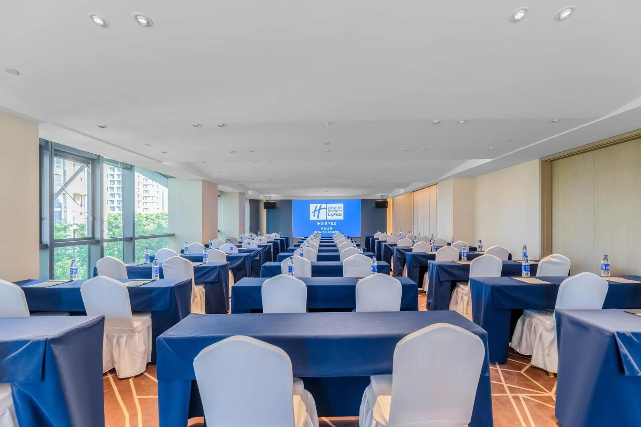 Meeting/conference room in Holiday Inn Express Hangzhou Jiangnan by IHG