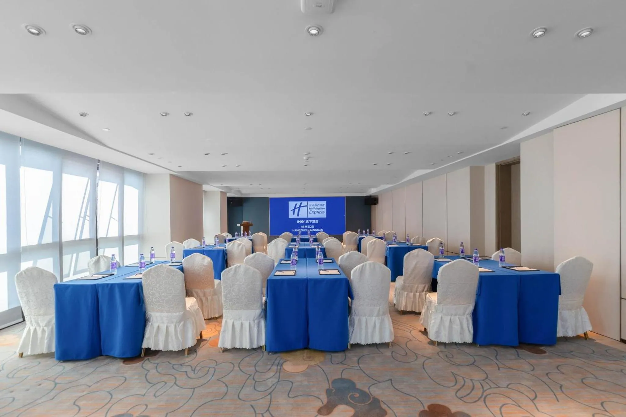 Meeting/conference room in Holiday Inn Express Hangzhou Jiangnan by IHG