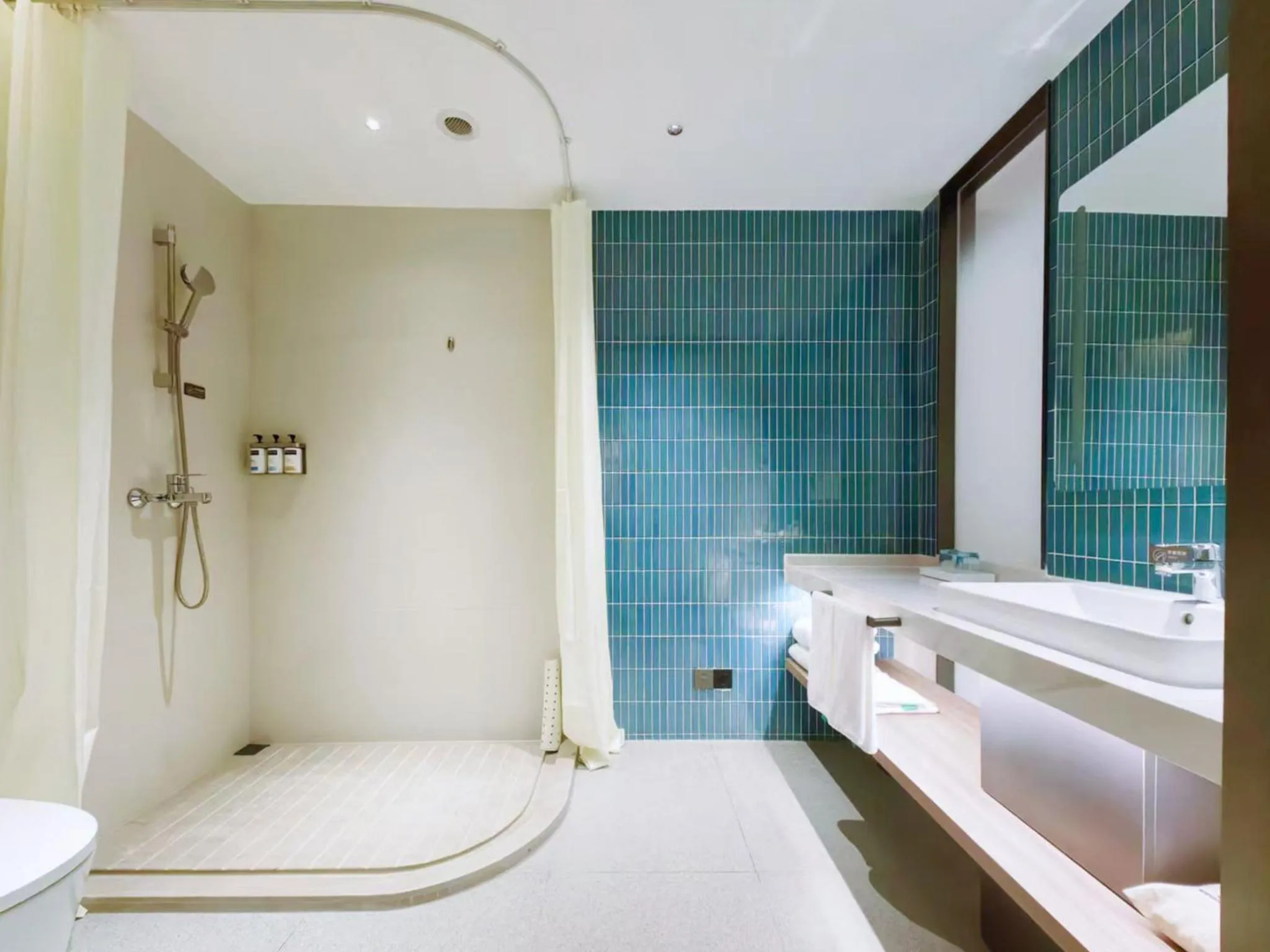 Photo of the whole room in Holiday Inn Express Hangzhou Jiangnan by IHG