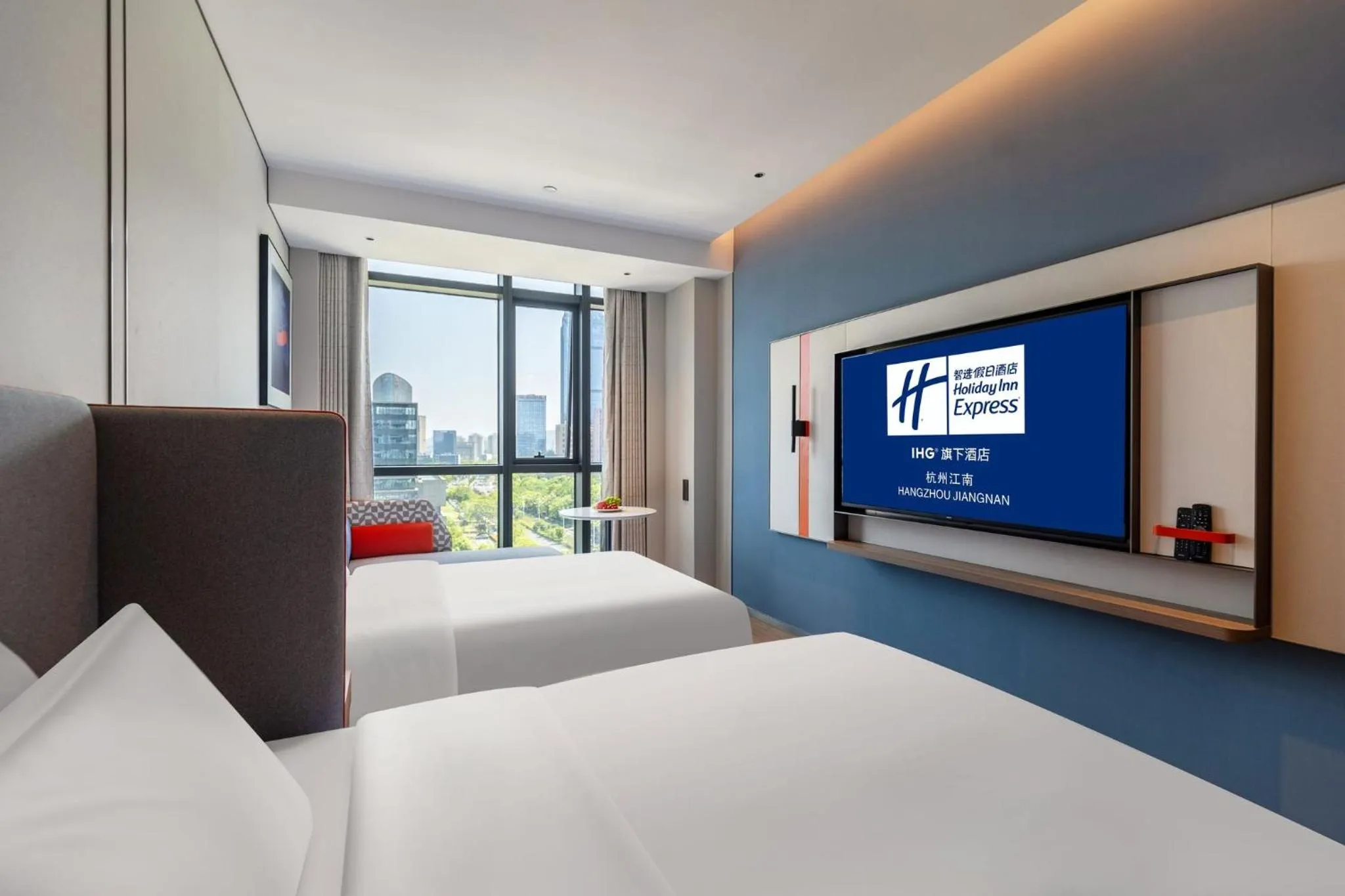 Photo of the whole room, Bed in Holiday Inn Express Hangzhou Jiangnan by IHG
