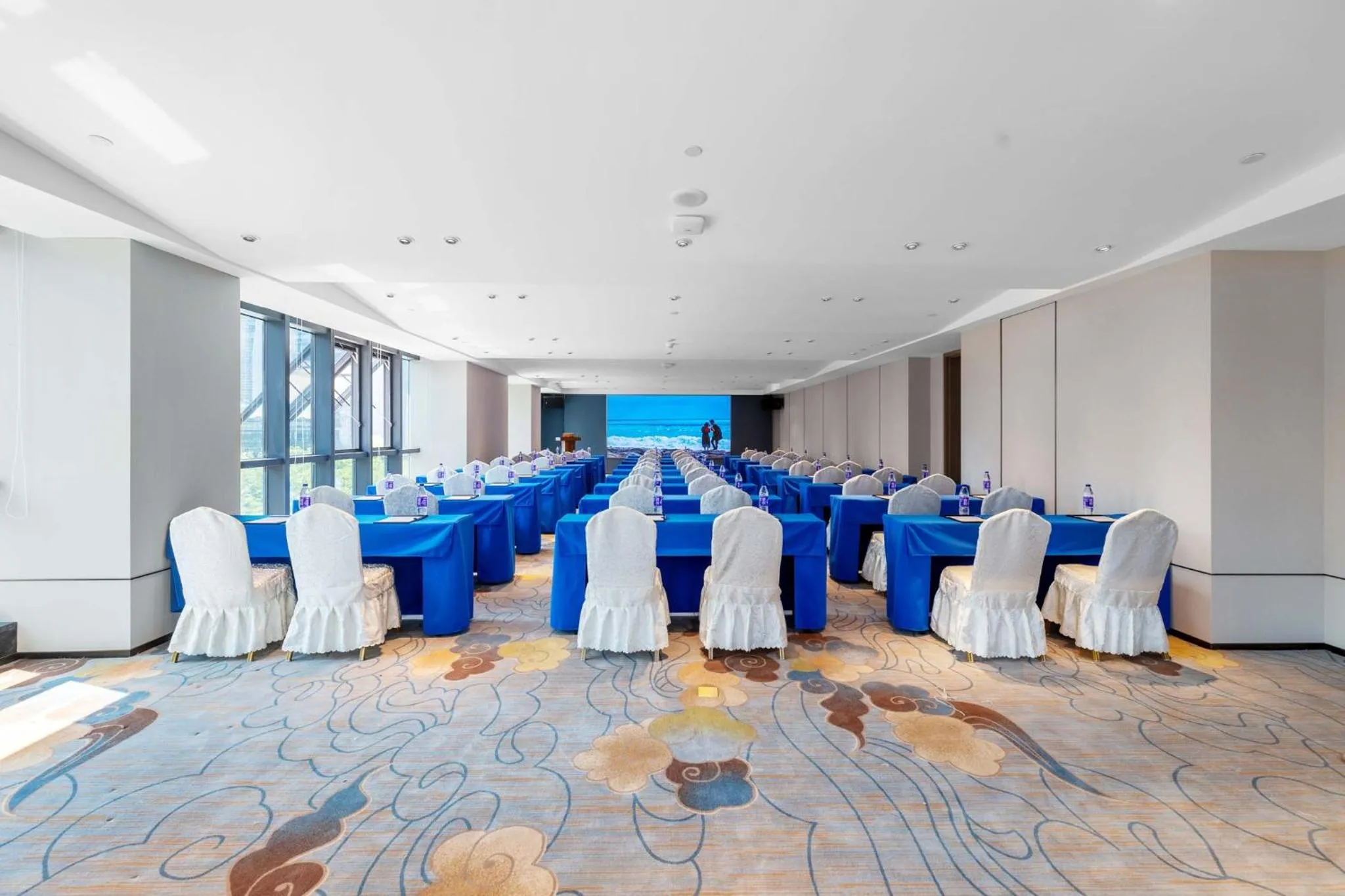 Meeting/conference room in Holiday Inn Express Hangzhou Jiangnan by IHG