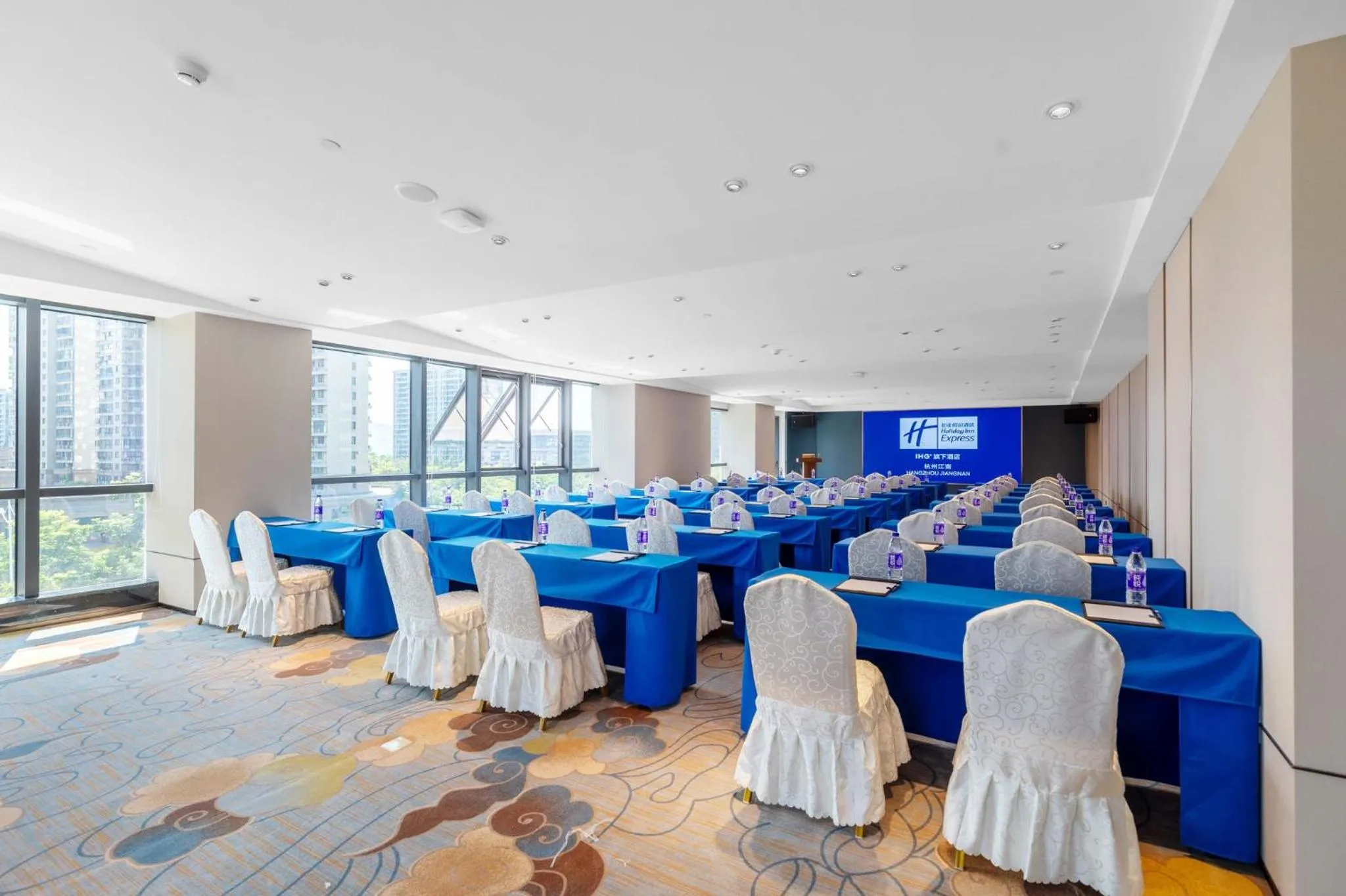 Meeting/conference room in Holiday Inn Express Hangzhou Jiangnan by IHG