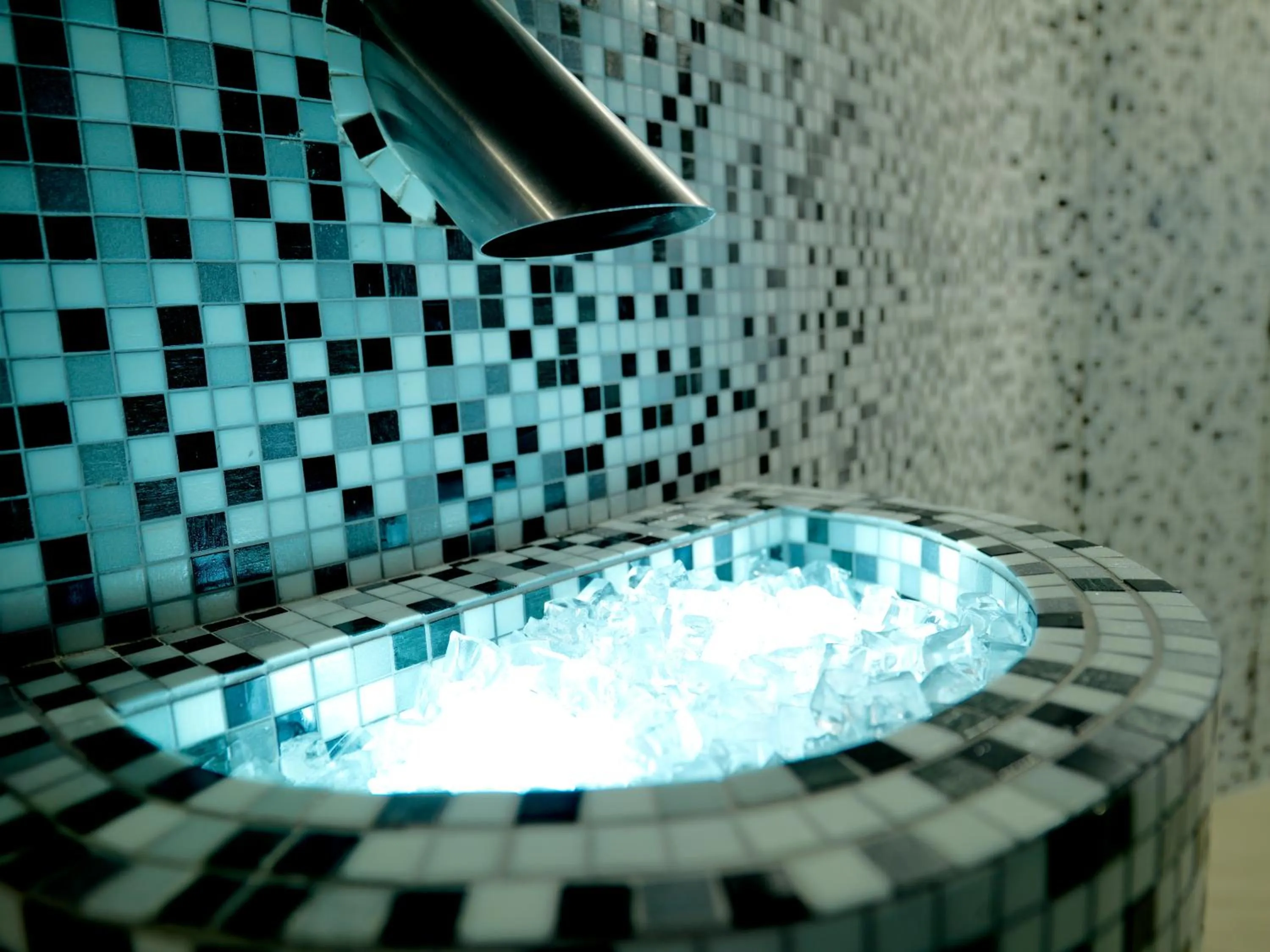 Spa and wellness centre/facilities in Crowne Plaza Nottingham by IHG