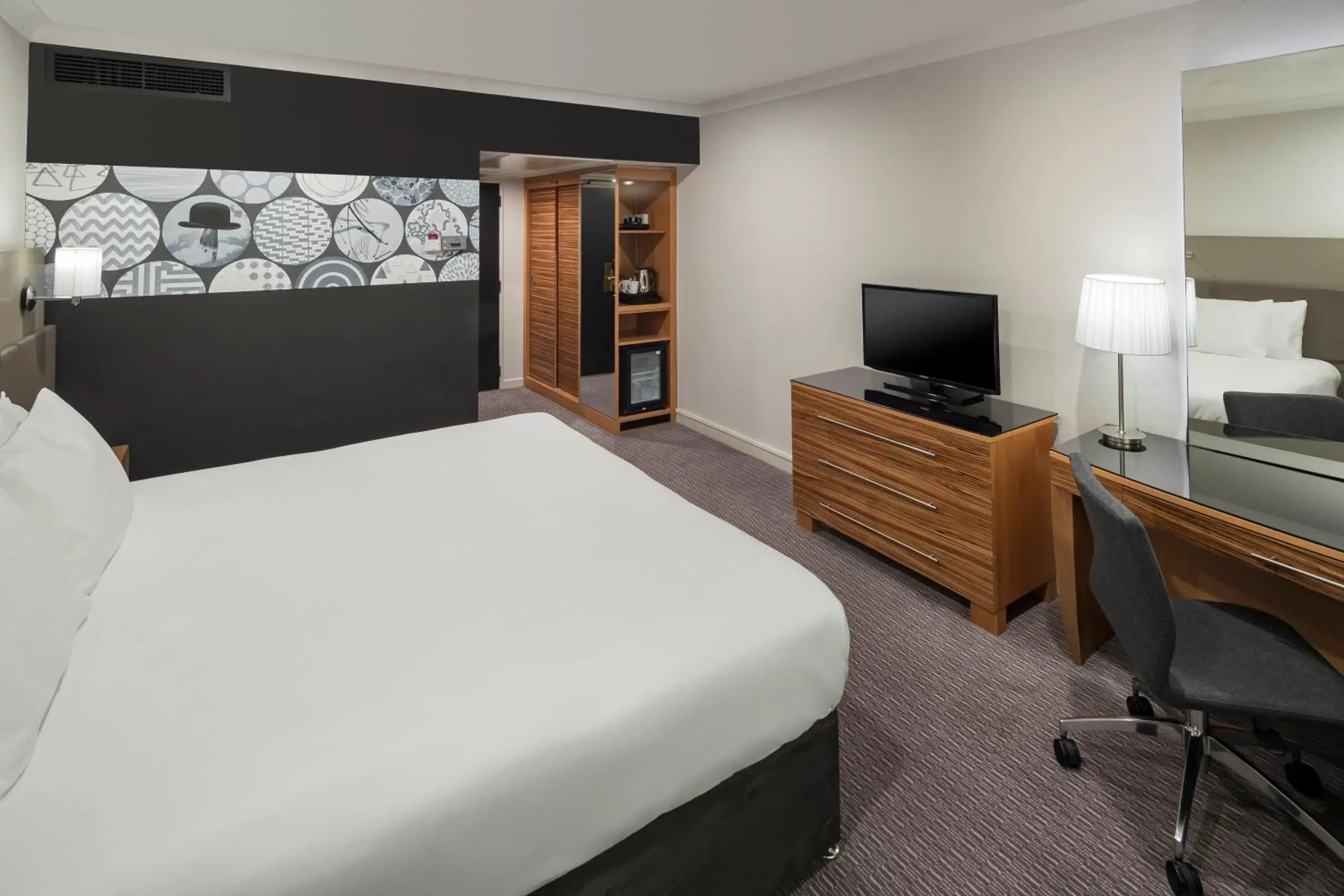 Bedroom, Bed in Crowne Plaza Nottingham by IHG Bedroom, Bed in Crowne Plaza Nottingham by IHG
