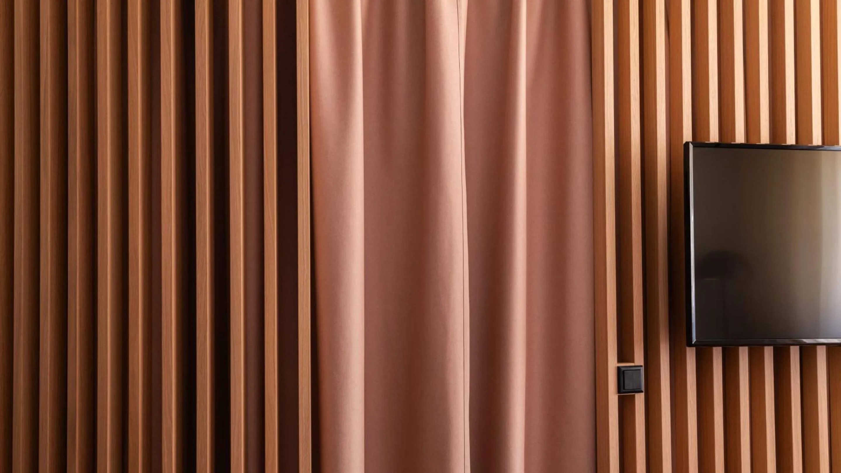 TV and multimedia in Flora Hotel & Suites