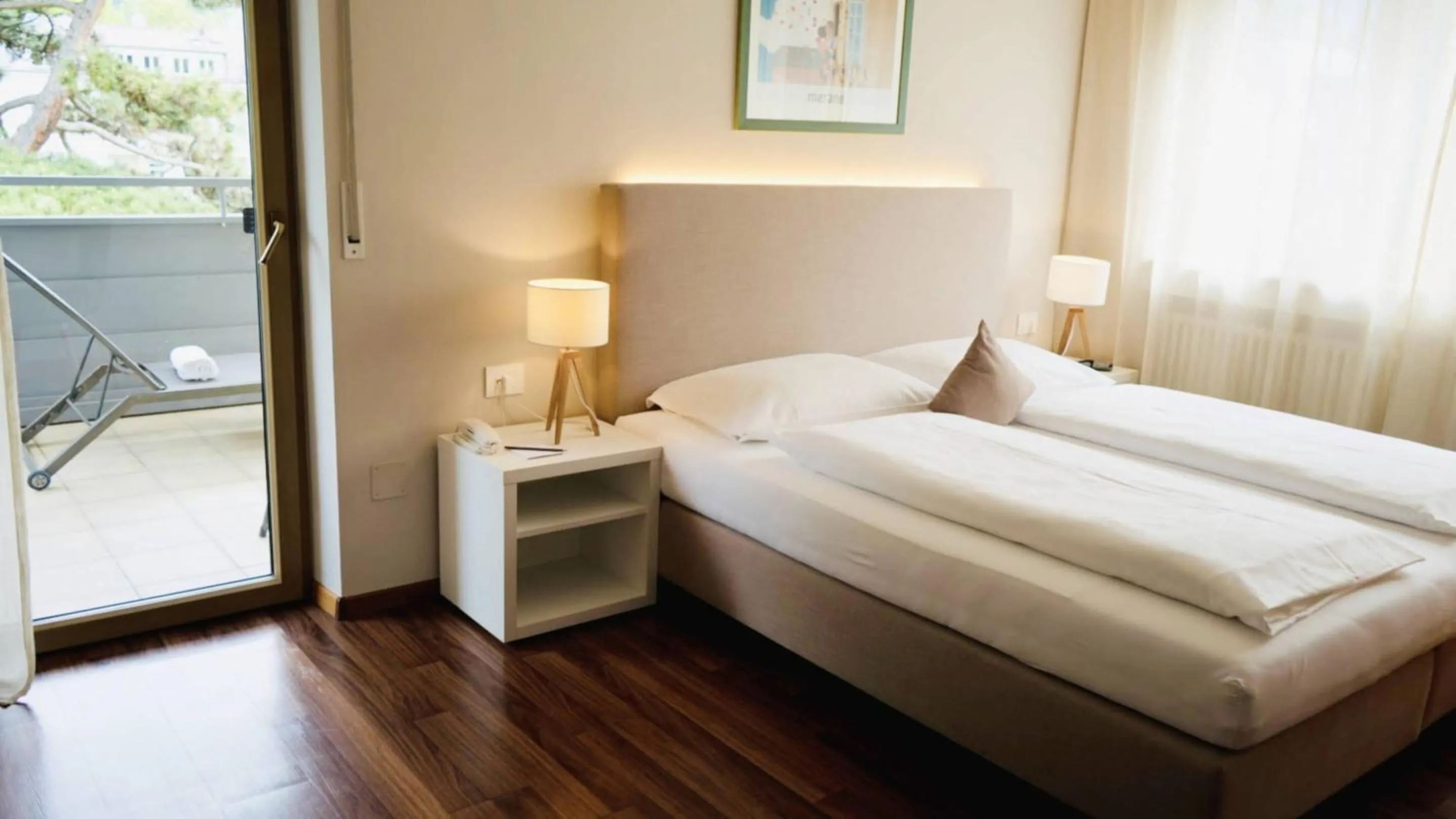 Photo of the whole room, Bed in Flora Hotel & Suites