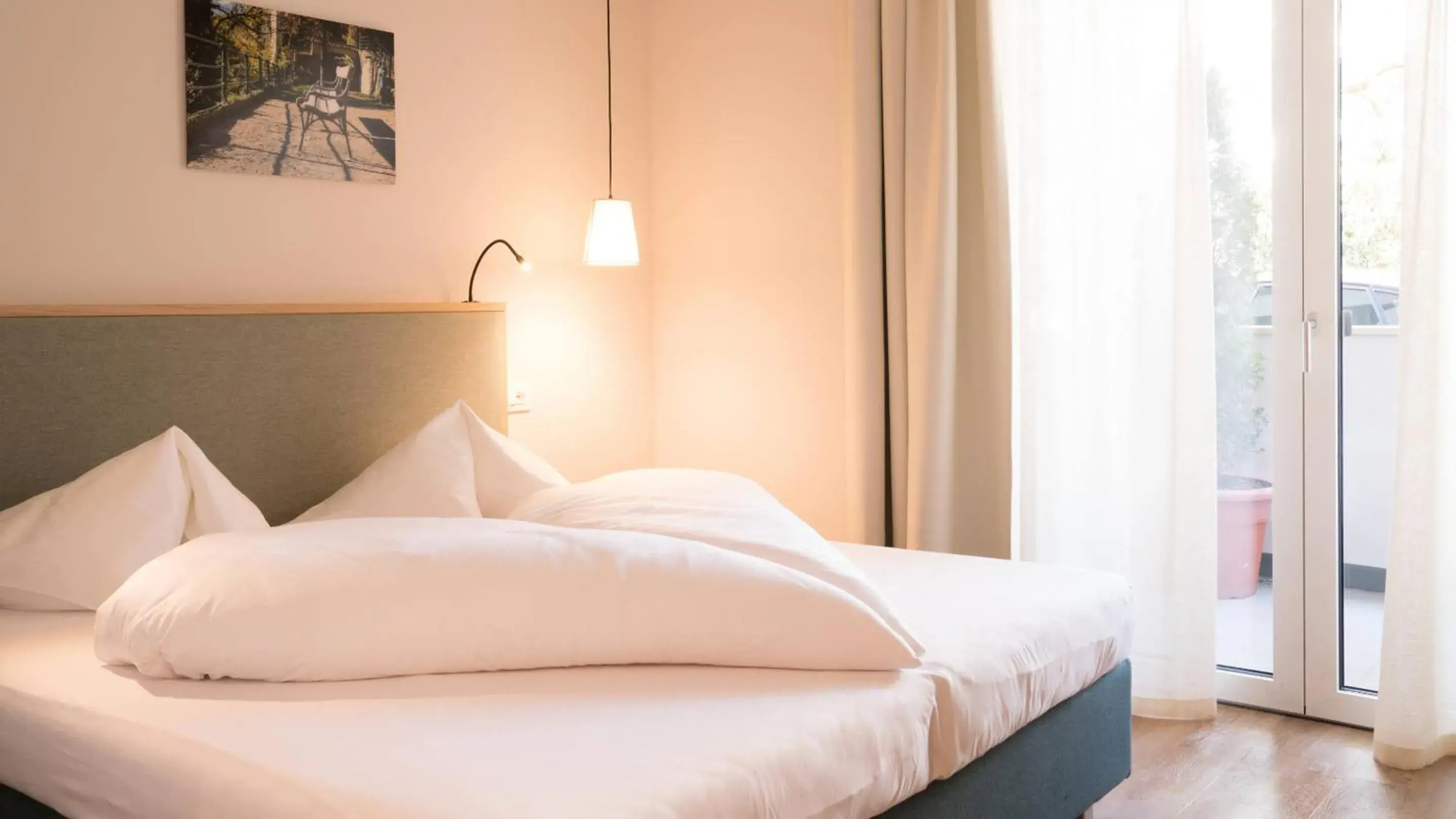 Comfort Double or Twin Room in Flora Hotel & Suites Comfort Double or Twin Room in Flora Hotel & Suites