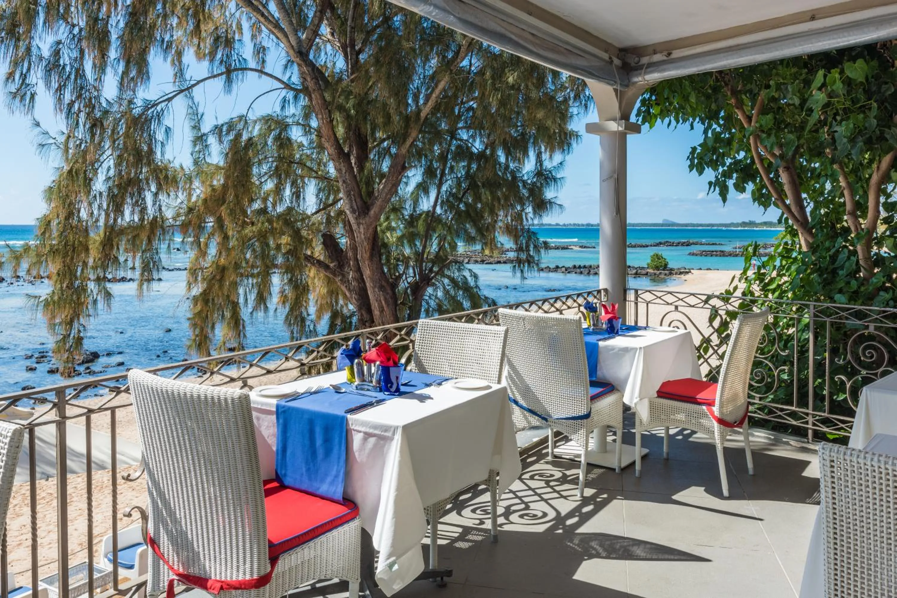 Restaurant/places to eat in Voile Bleue Boutique Hotel