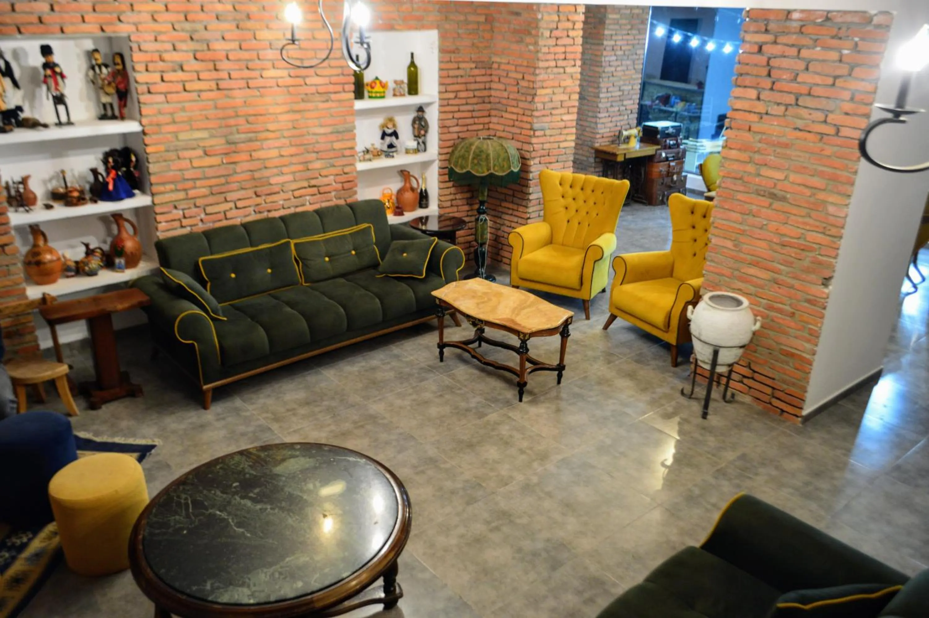 Communal lounge/ TV room in Boutique Hotel Shale