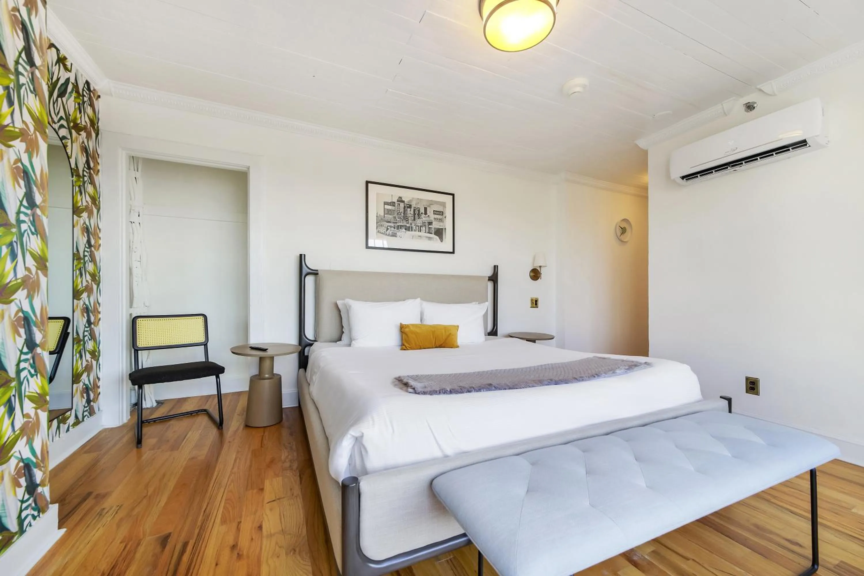 Bed in Tower Hotel Little Havana