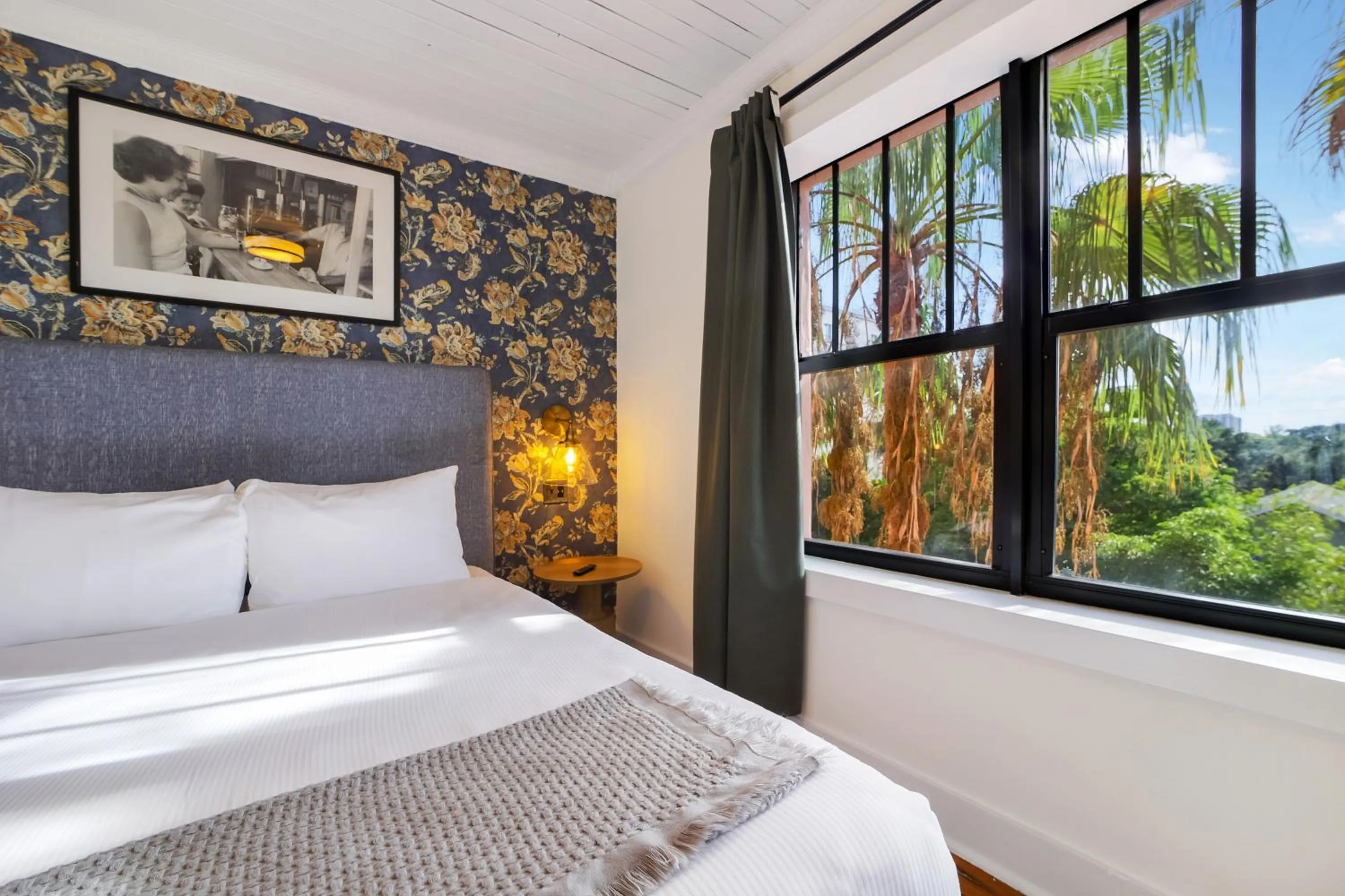 Bed in Tower Hotel Little Havana