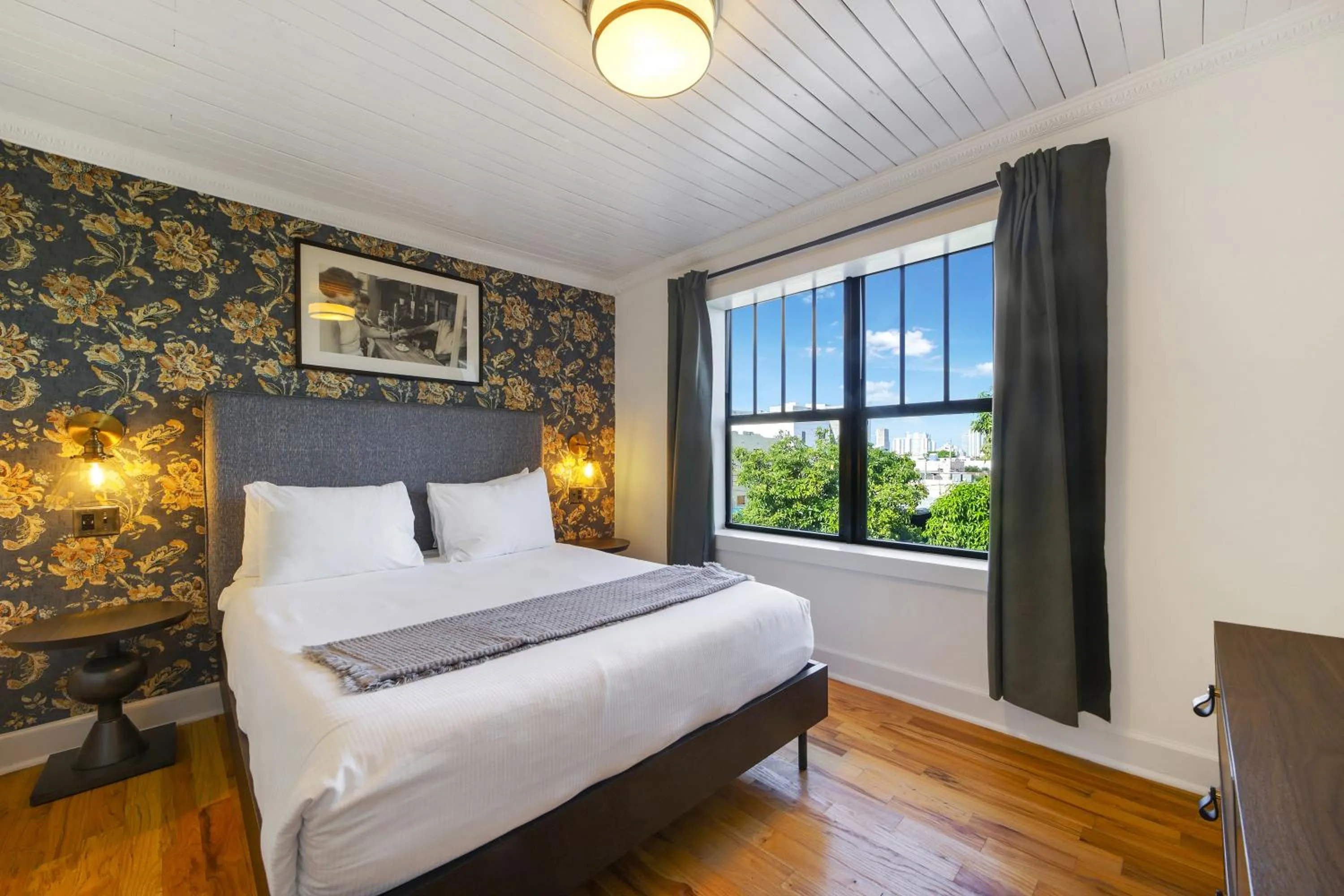 Bed in Tower Hotel Little Havana