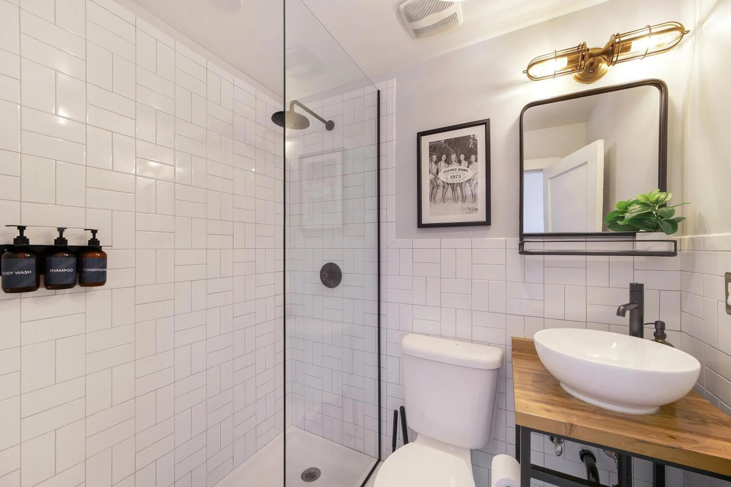 Shower in Tower Hotel Little Havana