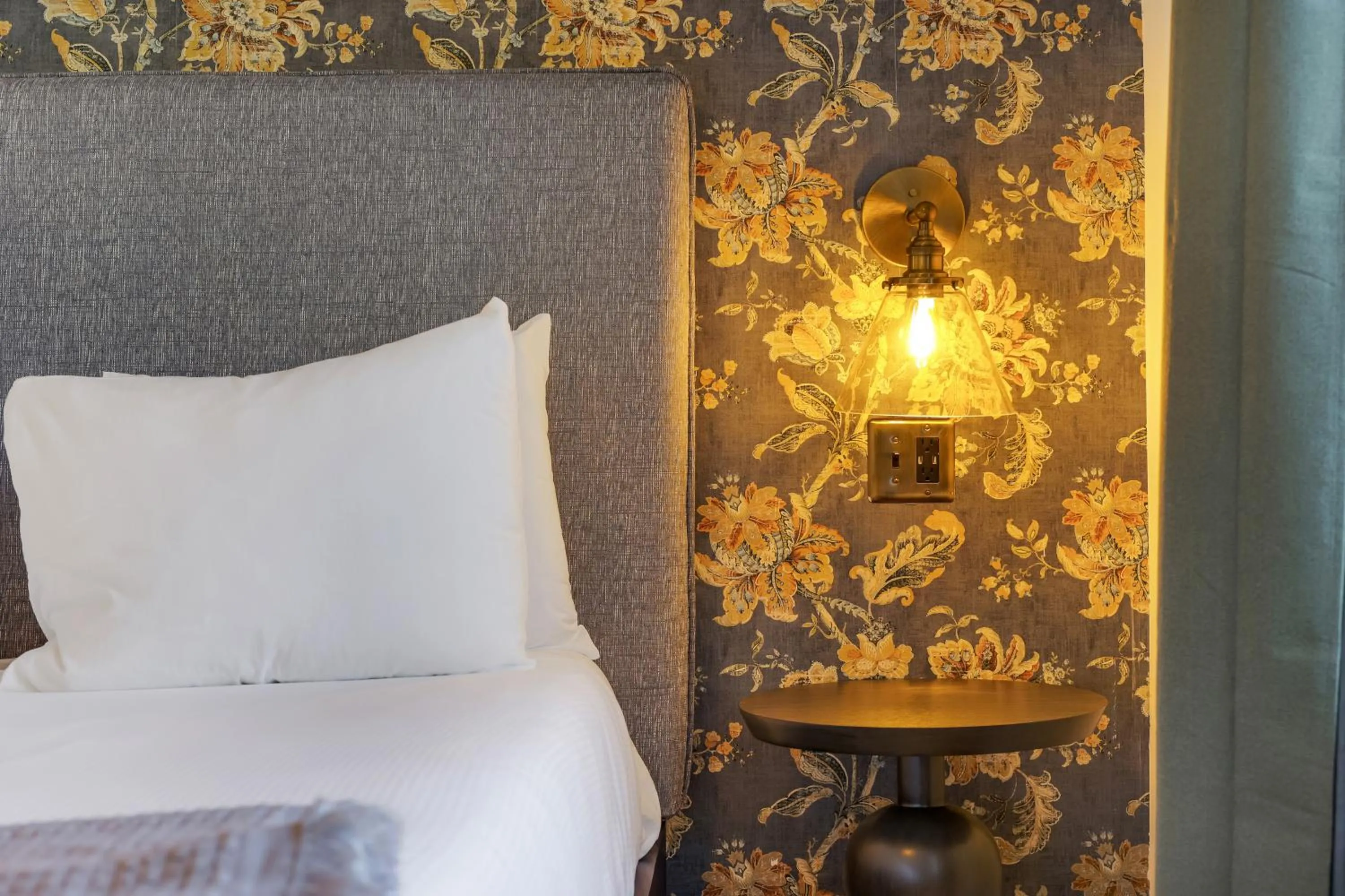 Bed in Tower Hotel Little Havana