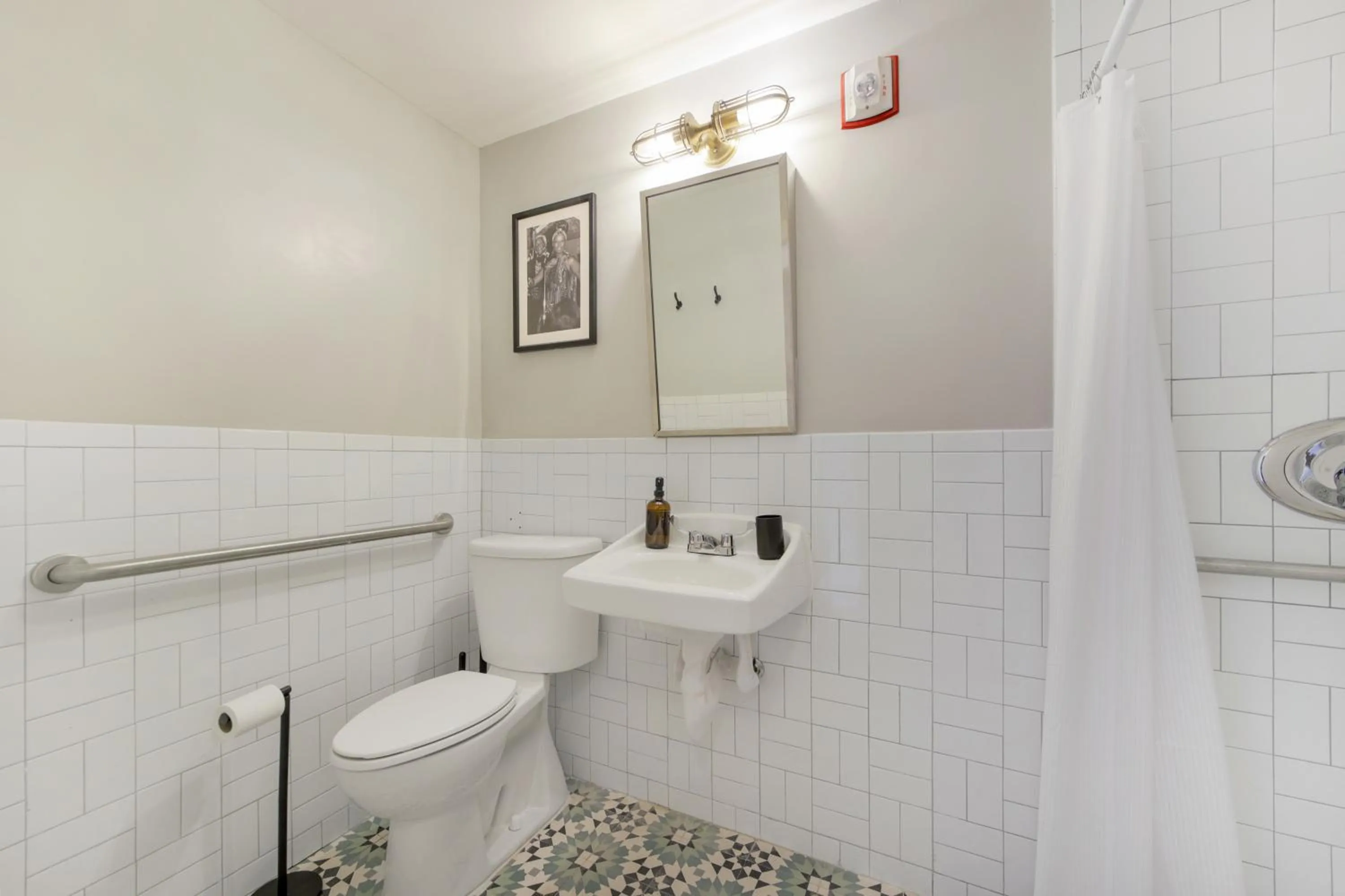 Shower in Tower Hotel Little Havana
