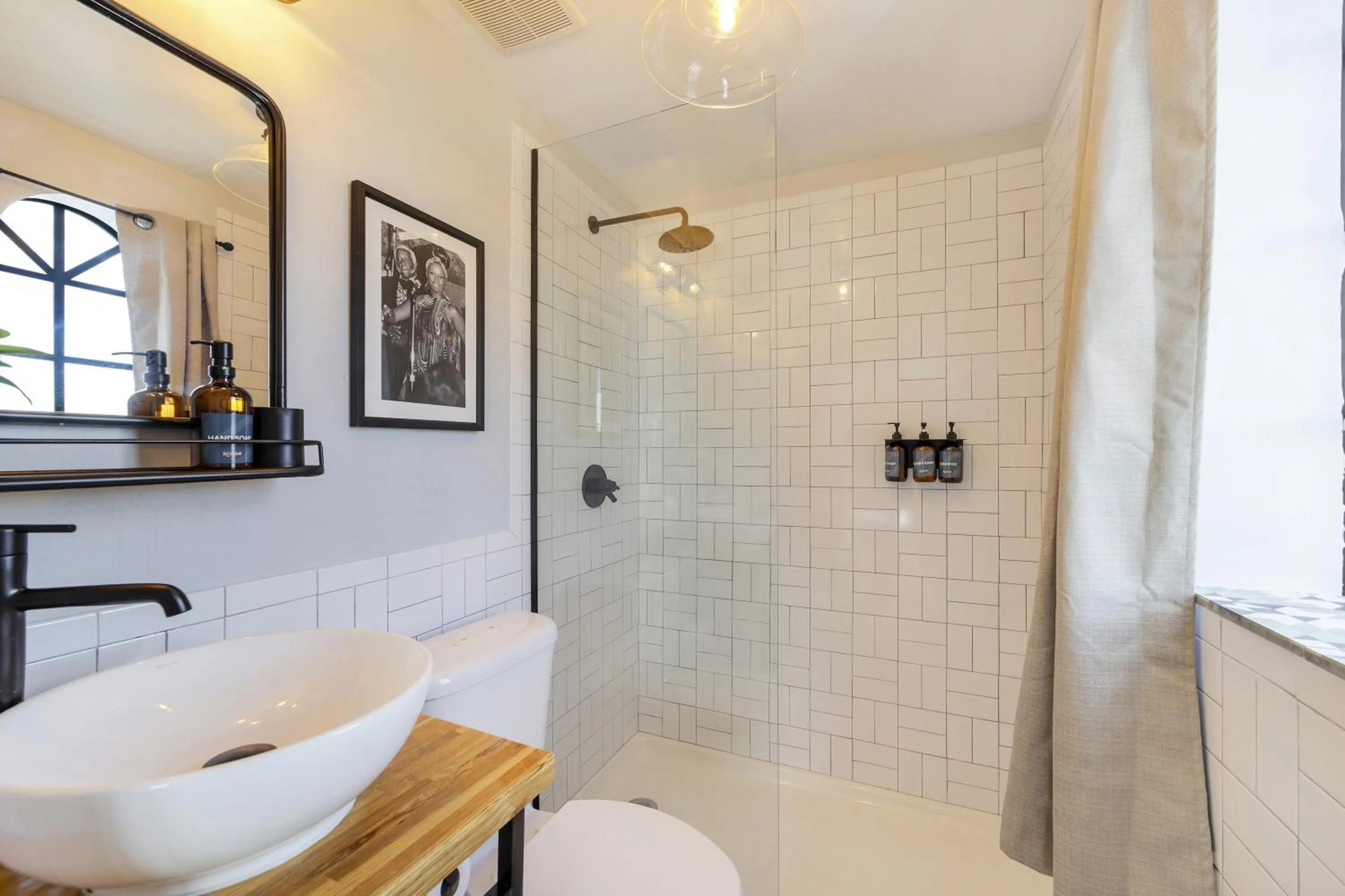 Shower in Tower Hotel Little Havana