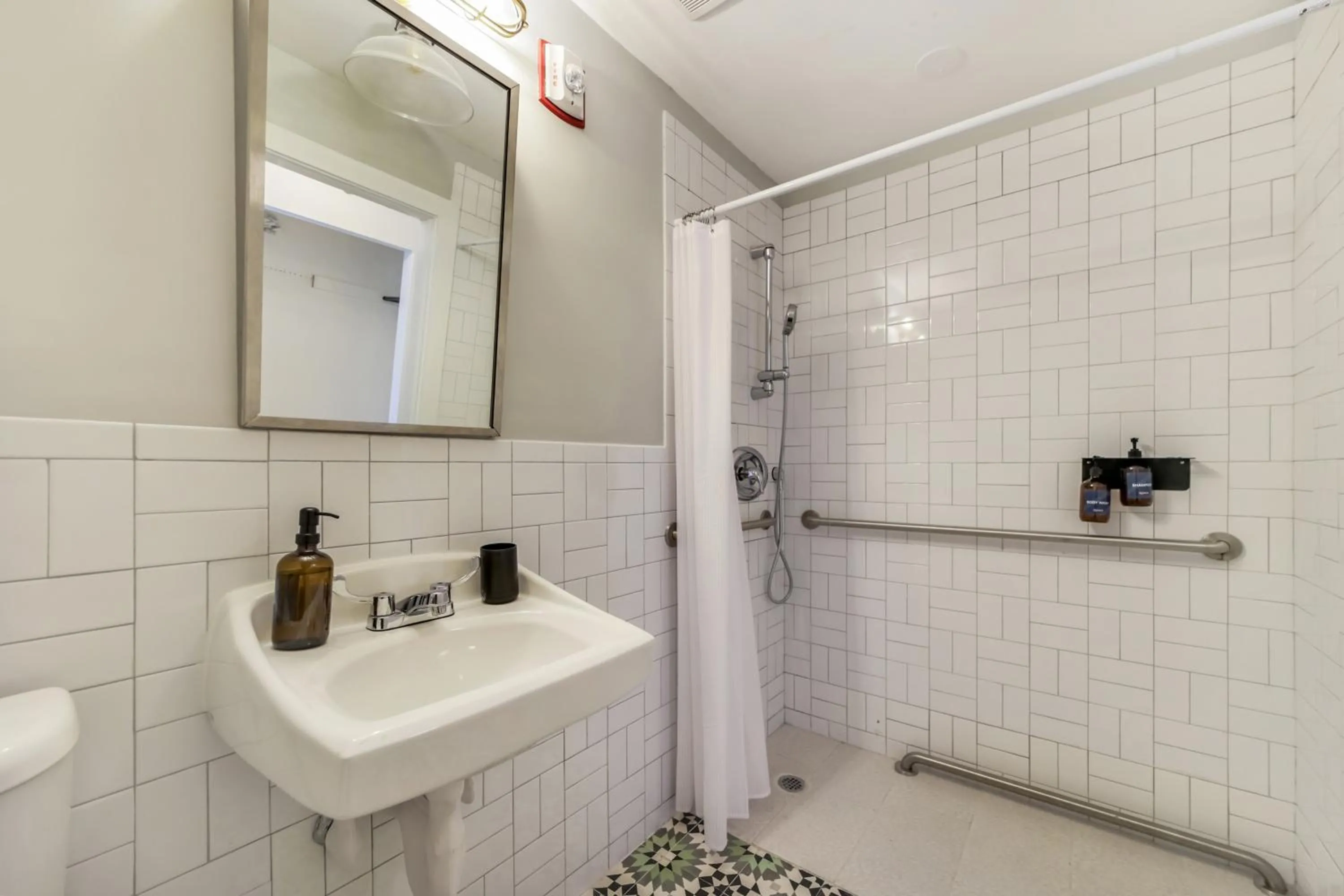 Shower in Tower Hotel Little Havana