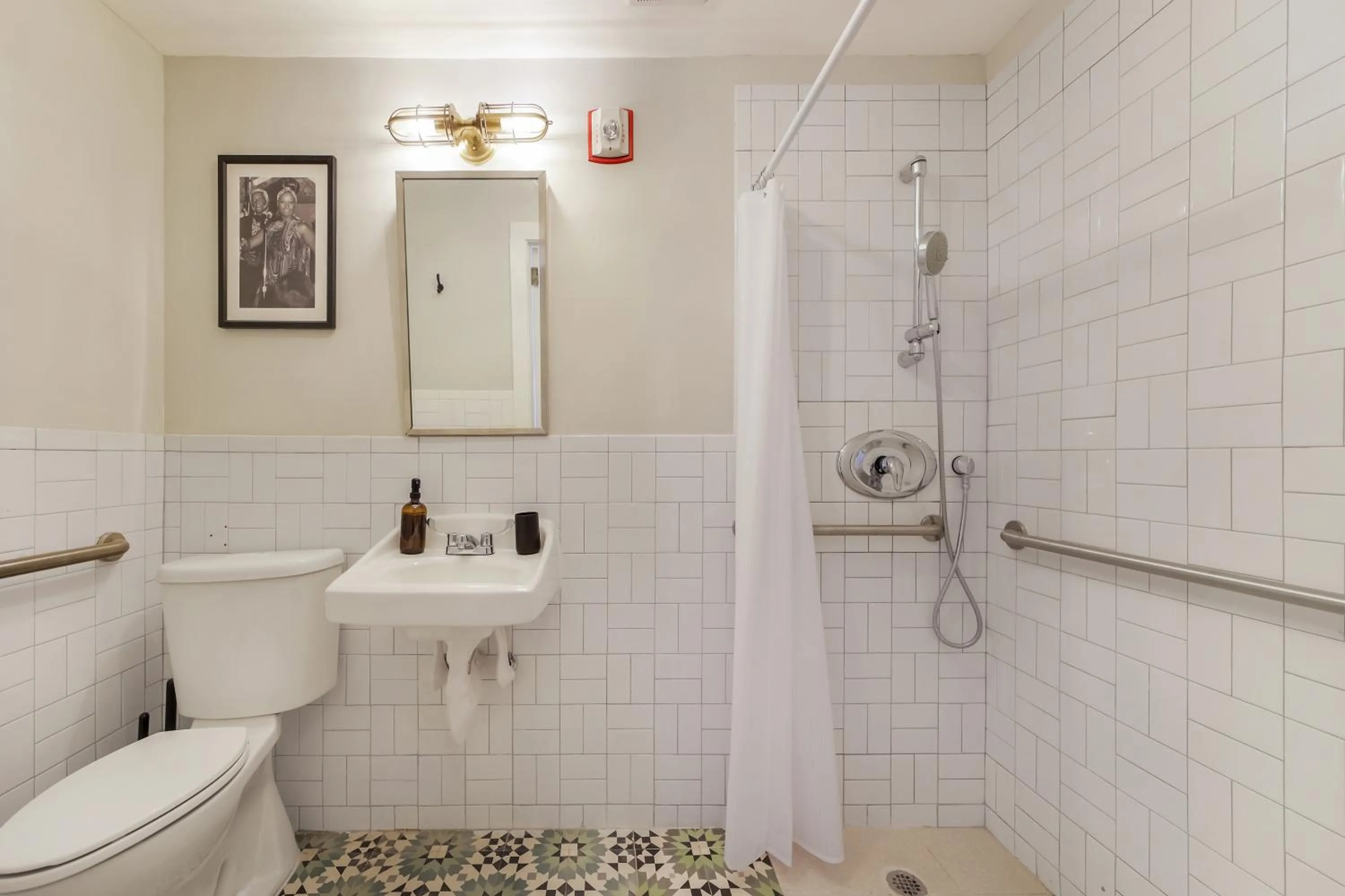Shower in Tower Hotel Little Havana