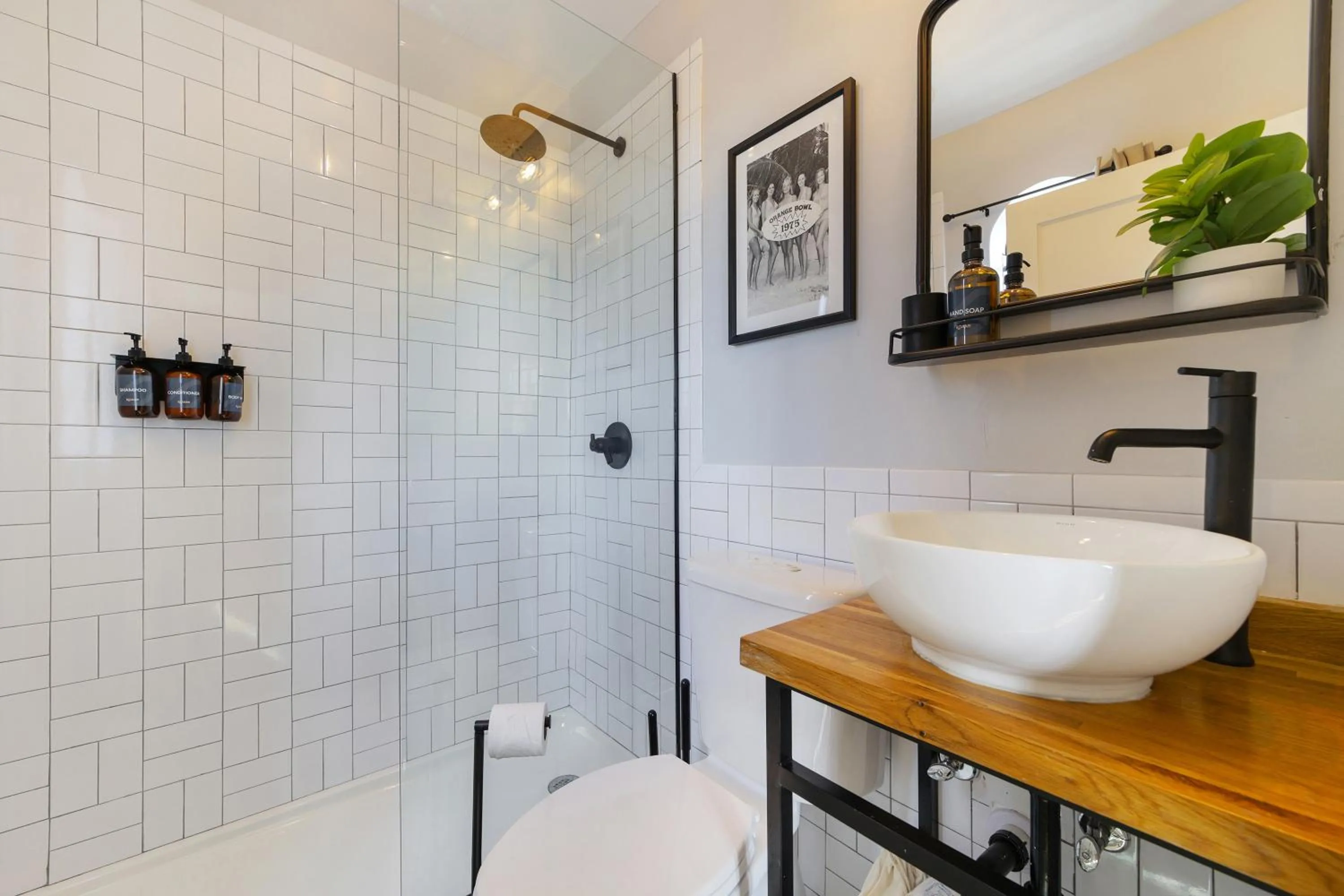 Shower in Tower Hotel Little Havana