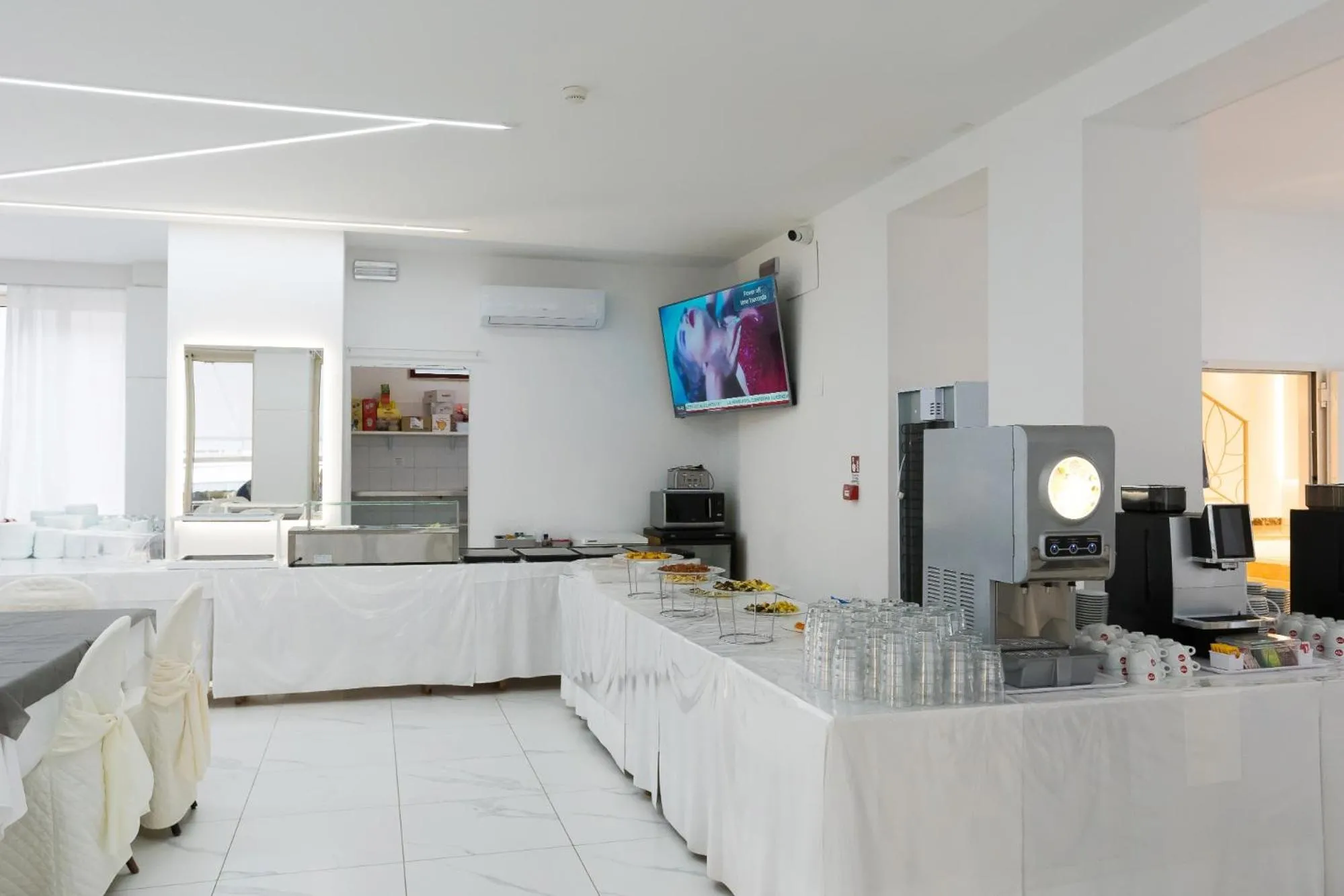 Buffet breakfast in Hotel Ninfea Cattolica