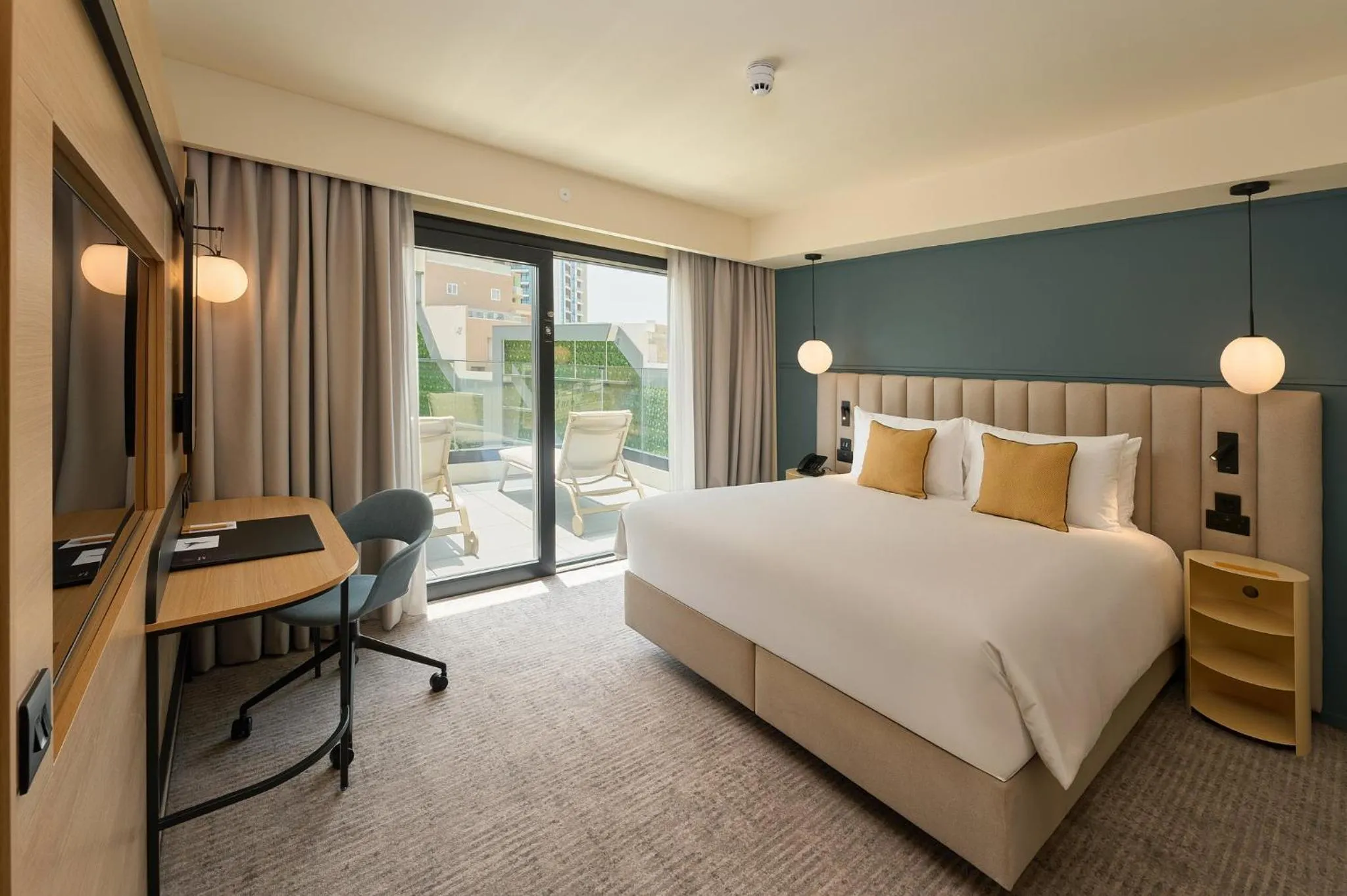 Photo of the whole room, Bed in voco Malta by IHG