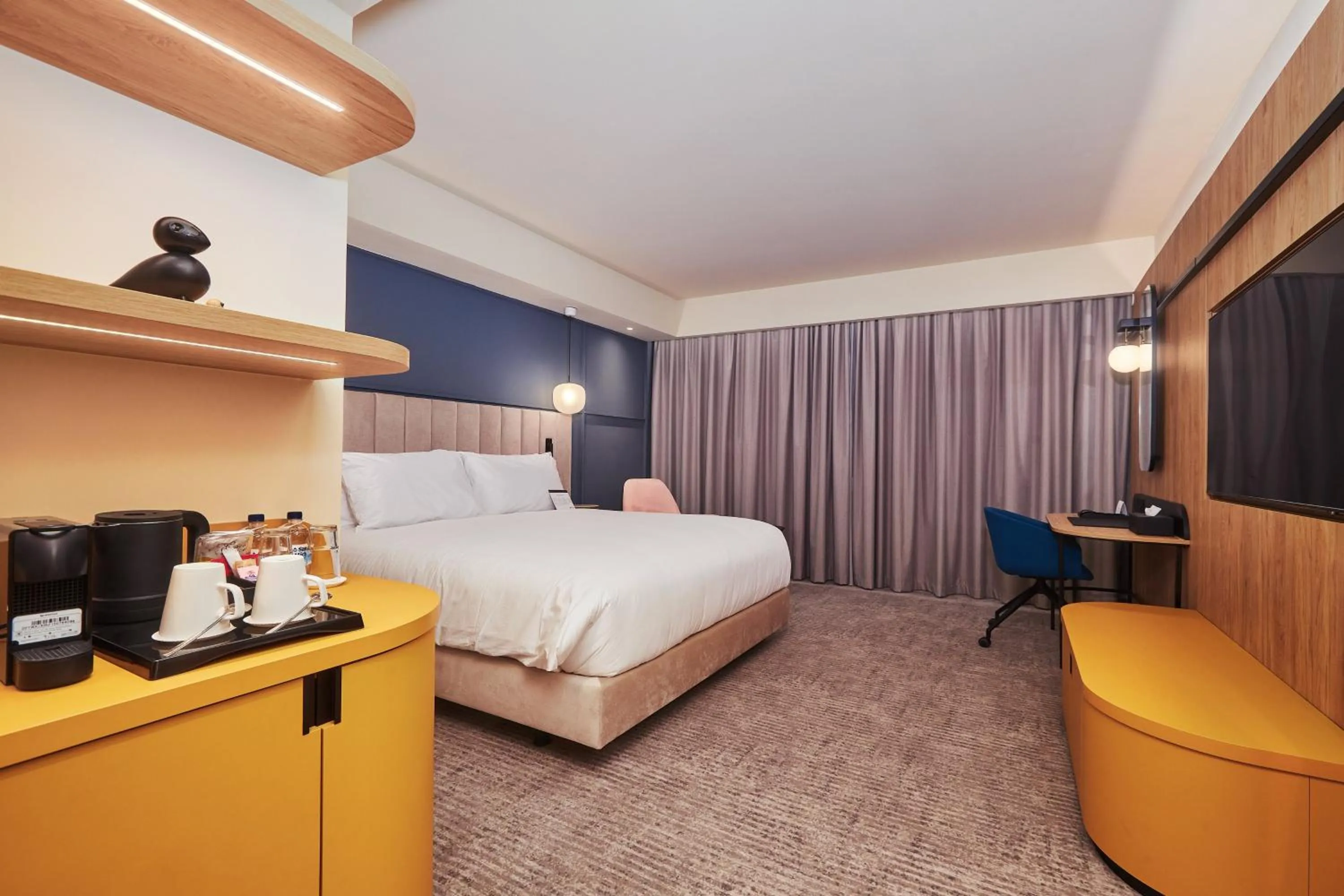 Photo of the whole room, Bed in voco Malta by IHG