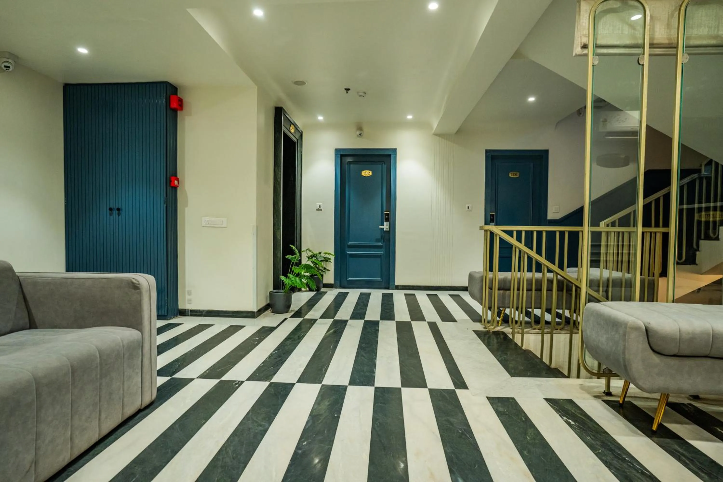 Seating area in Hotel Lake Metro