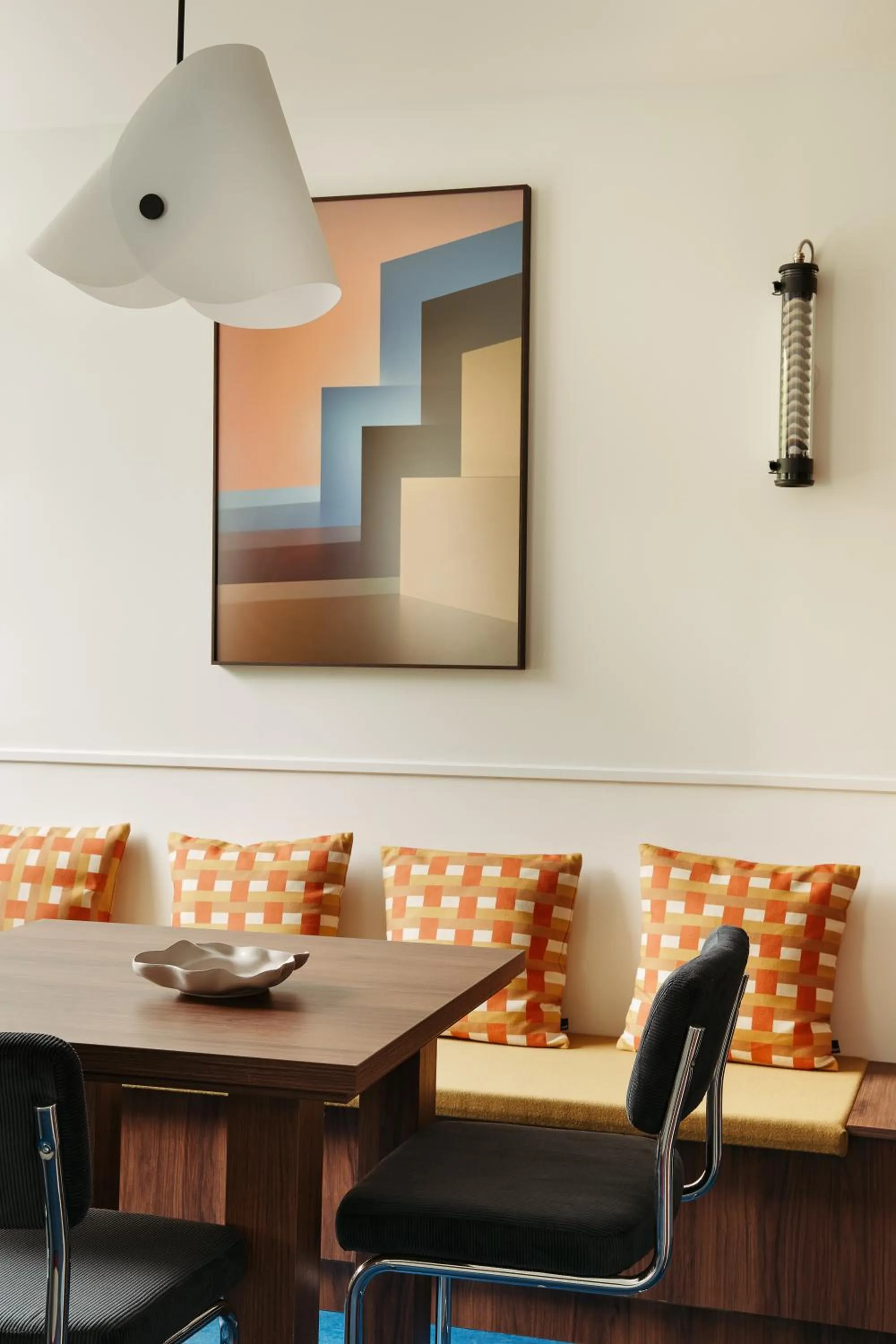 TV and multimedia in Edgar Suites Montrouge