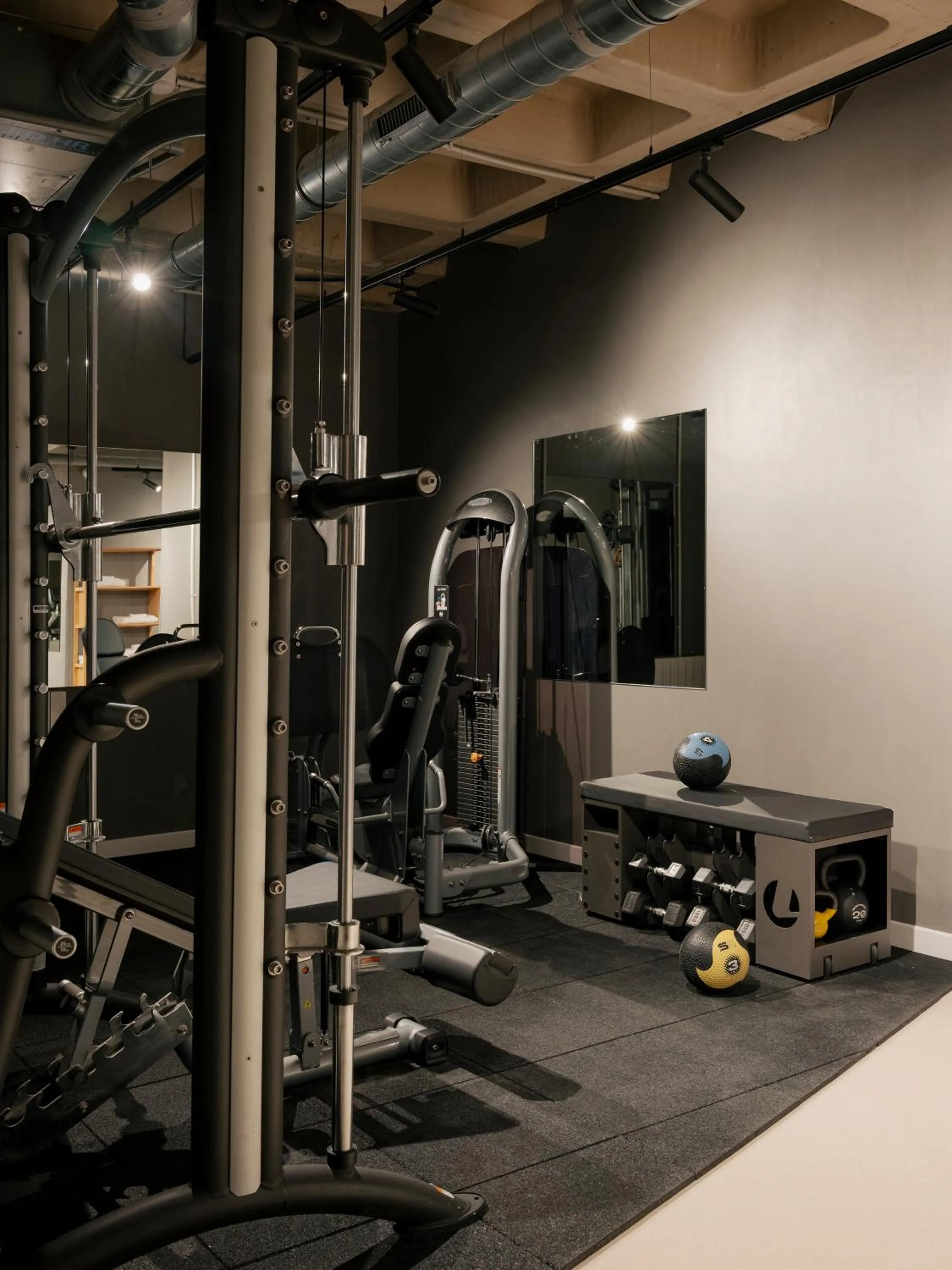 Fitness centre/facilities in Edgar Suites Montrouge