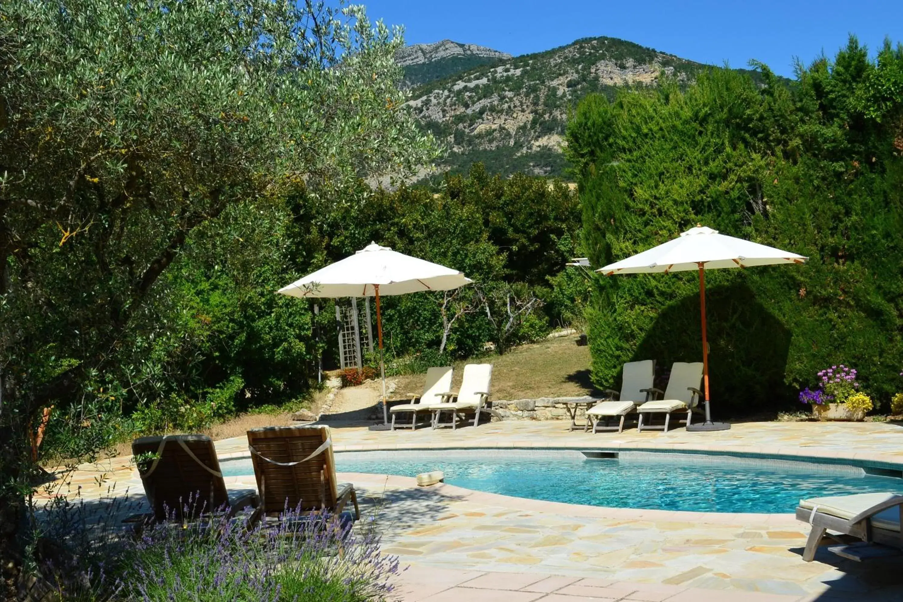 Hameau d'hôtes La Roseraie-Drôme Hameau d'hôtes La Roseraie-Drôme