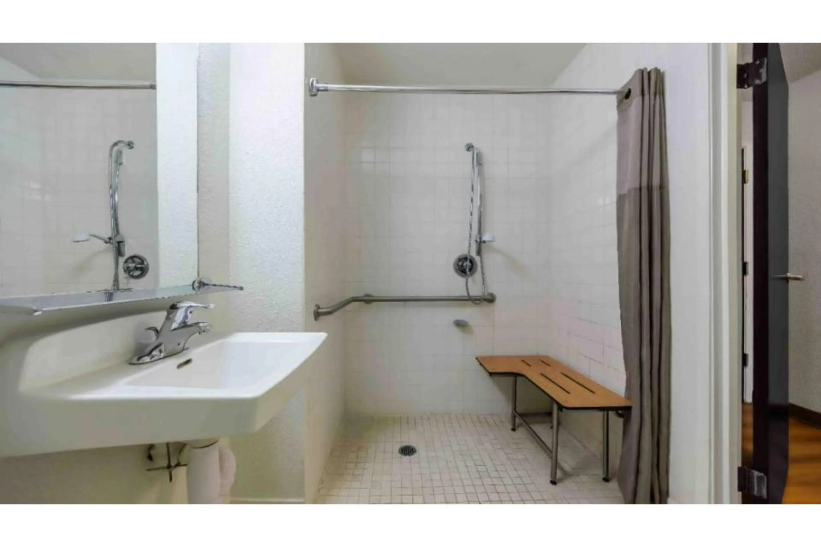 Bathroom in Studio 6 Seattle, WA Sea Tac Airport South