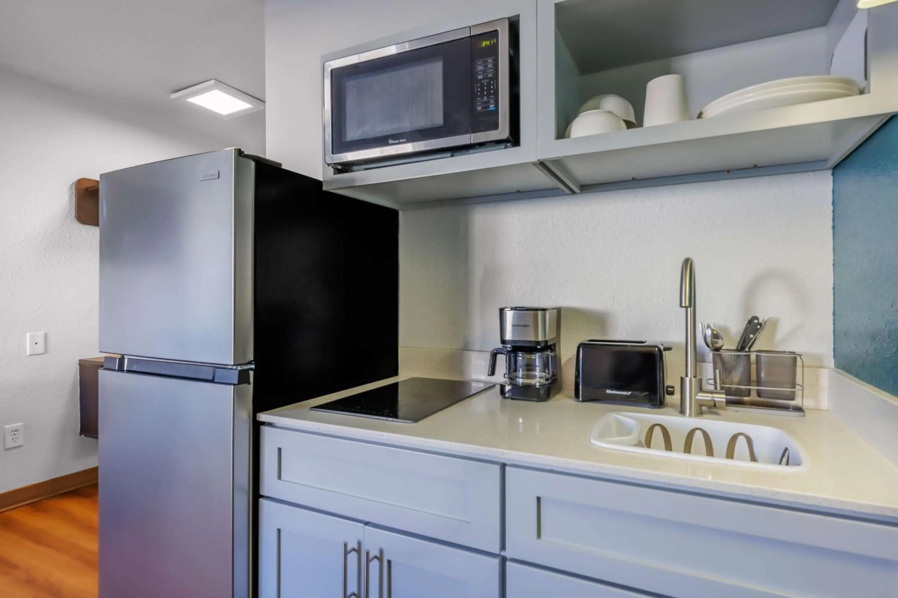 Kitchen or kitchenette in Studio 6 Seattle, WA Sea Tac Airport South