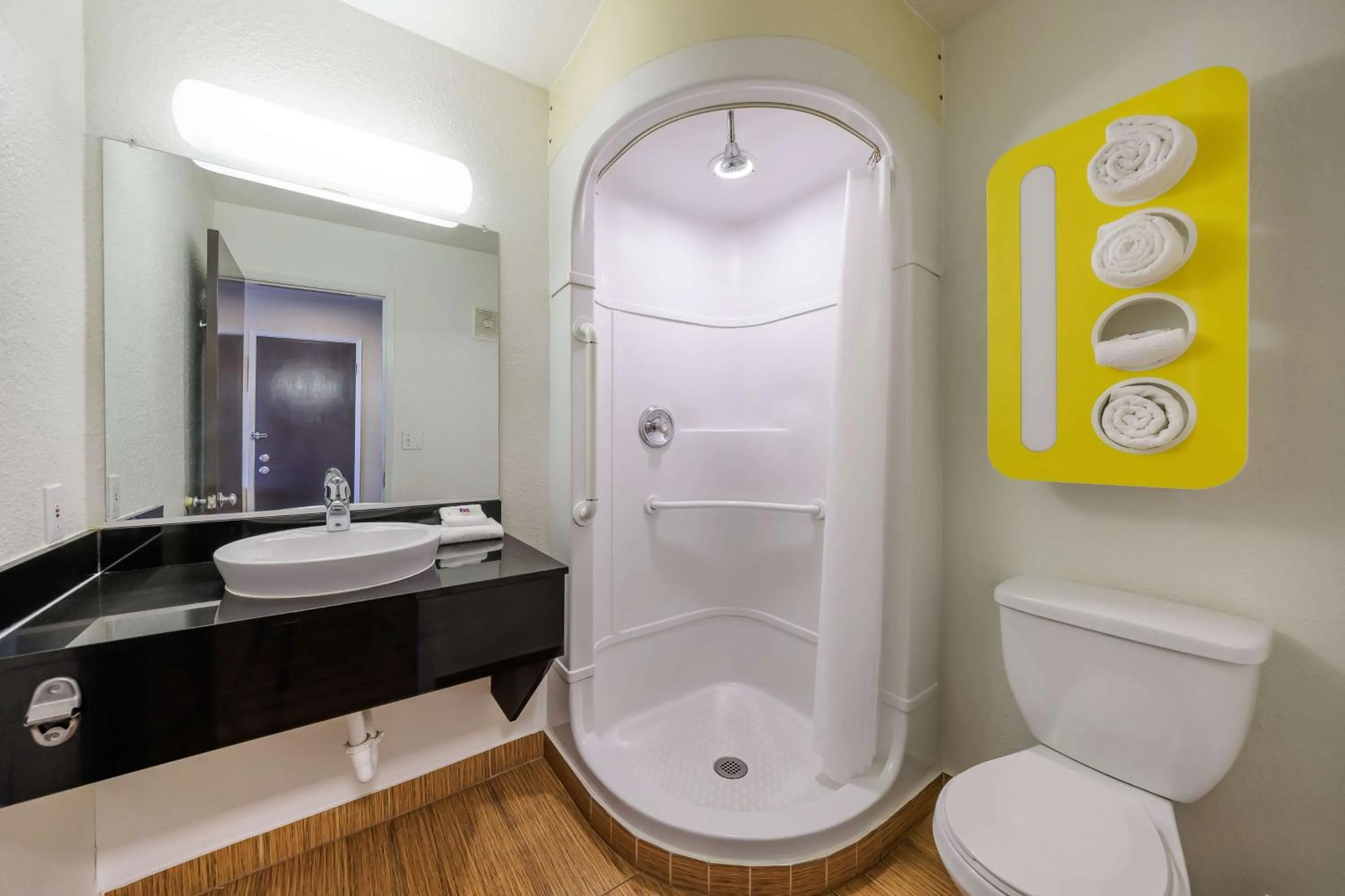 Bathroom in Studio 6 Seattle, WA Sea Tac Airport South