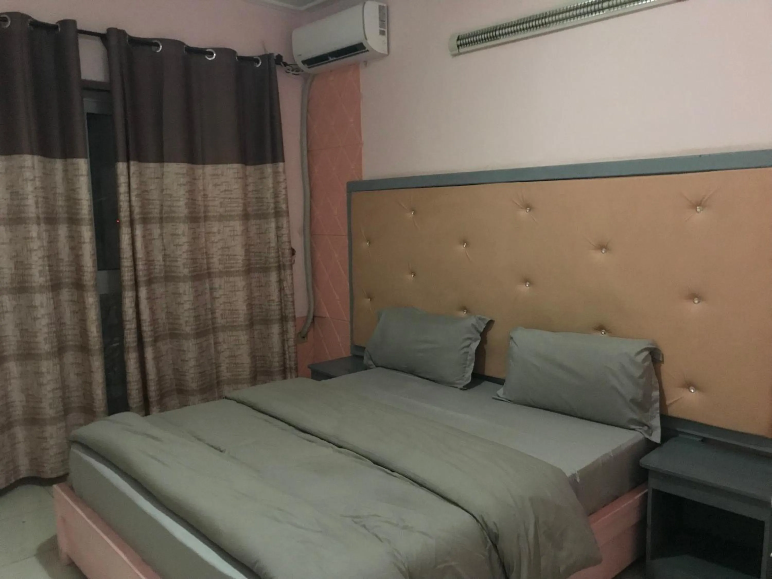 Bed in International summit palace